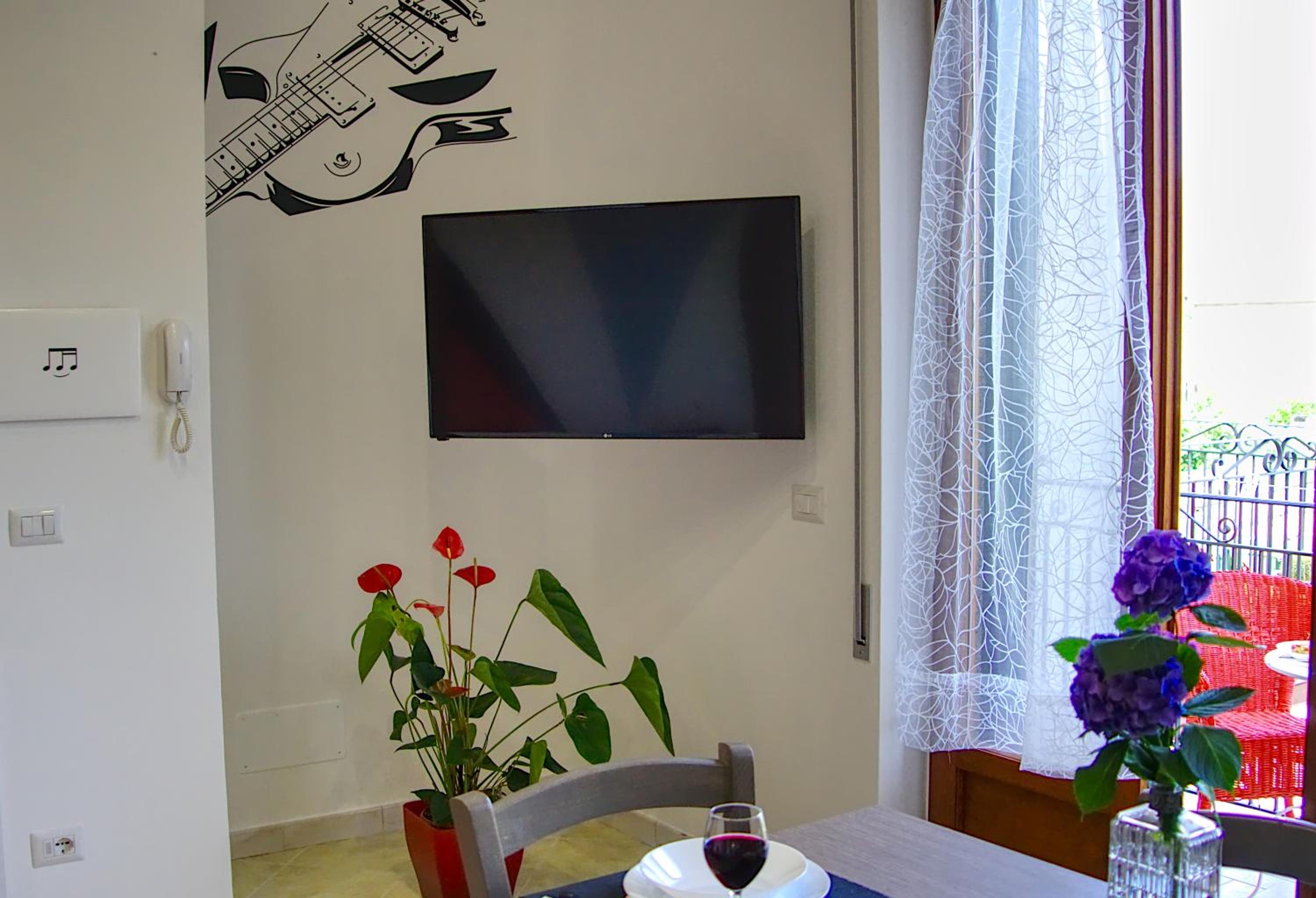 Two-Bedroom Apartment - Photo 9
