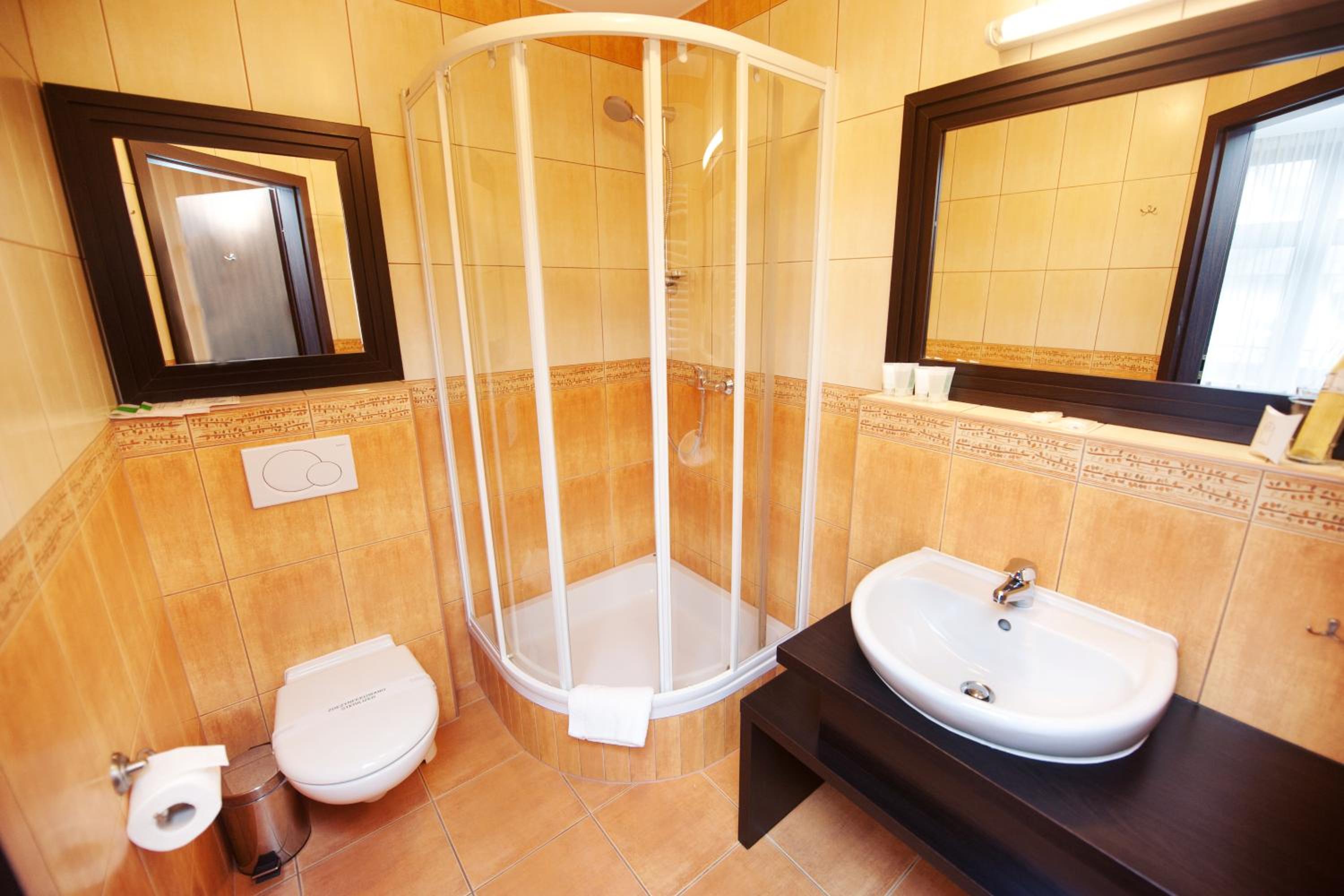 Double or Twin Room - Photo 6