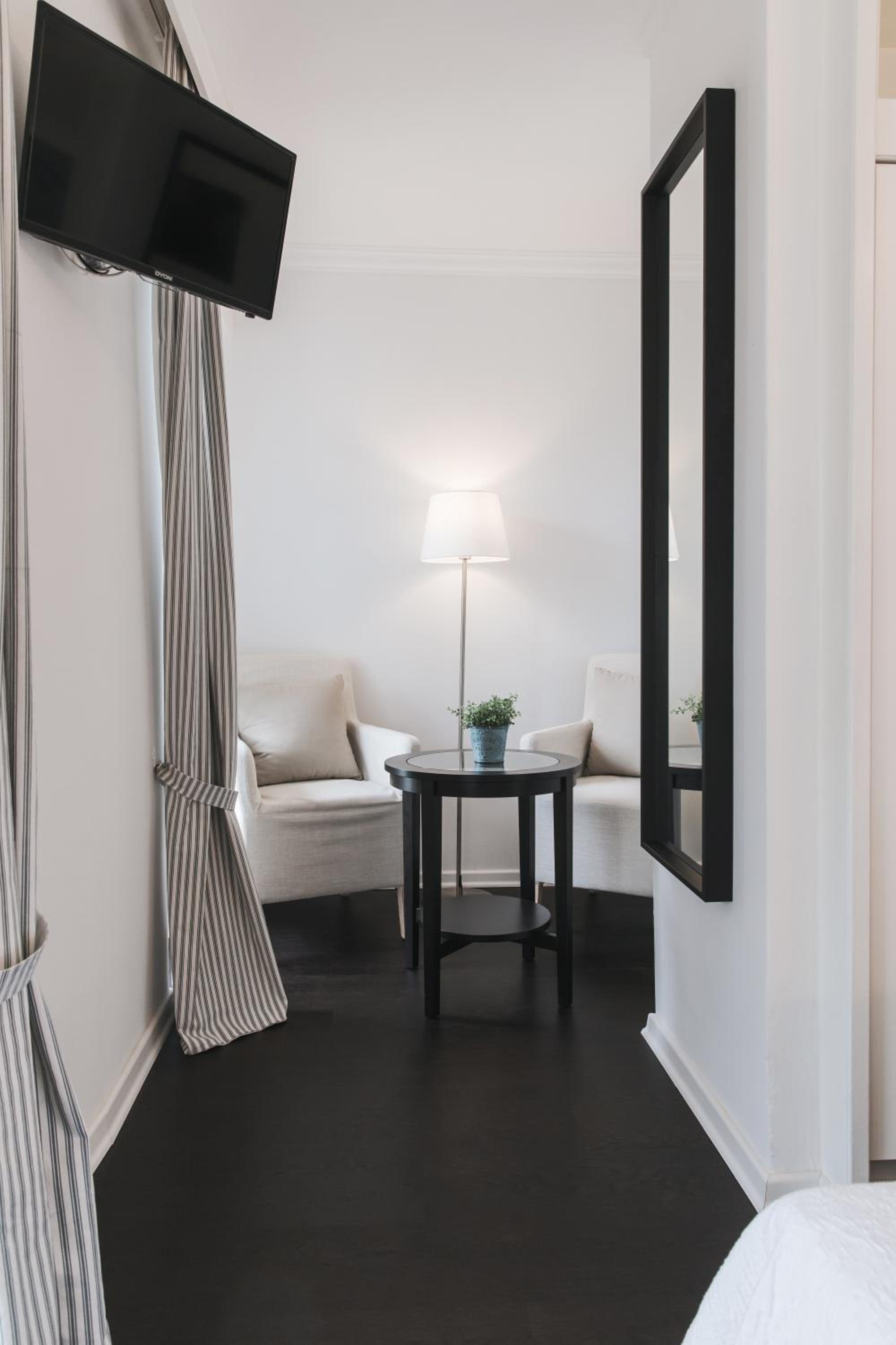 Single Room with Balcony and Lake View photo 2