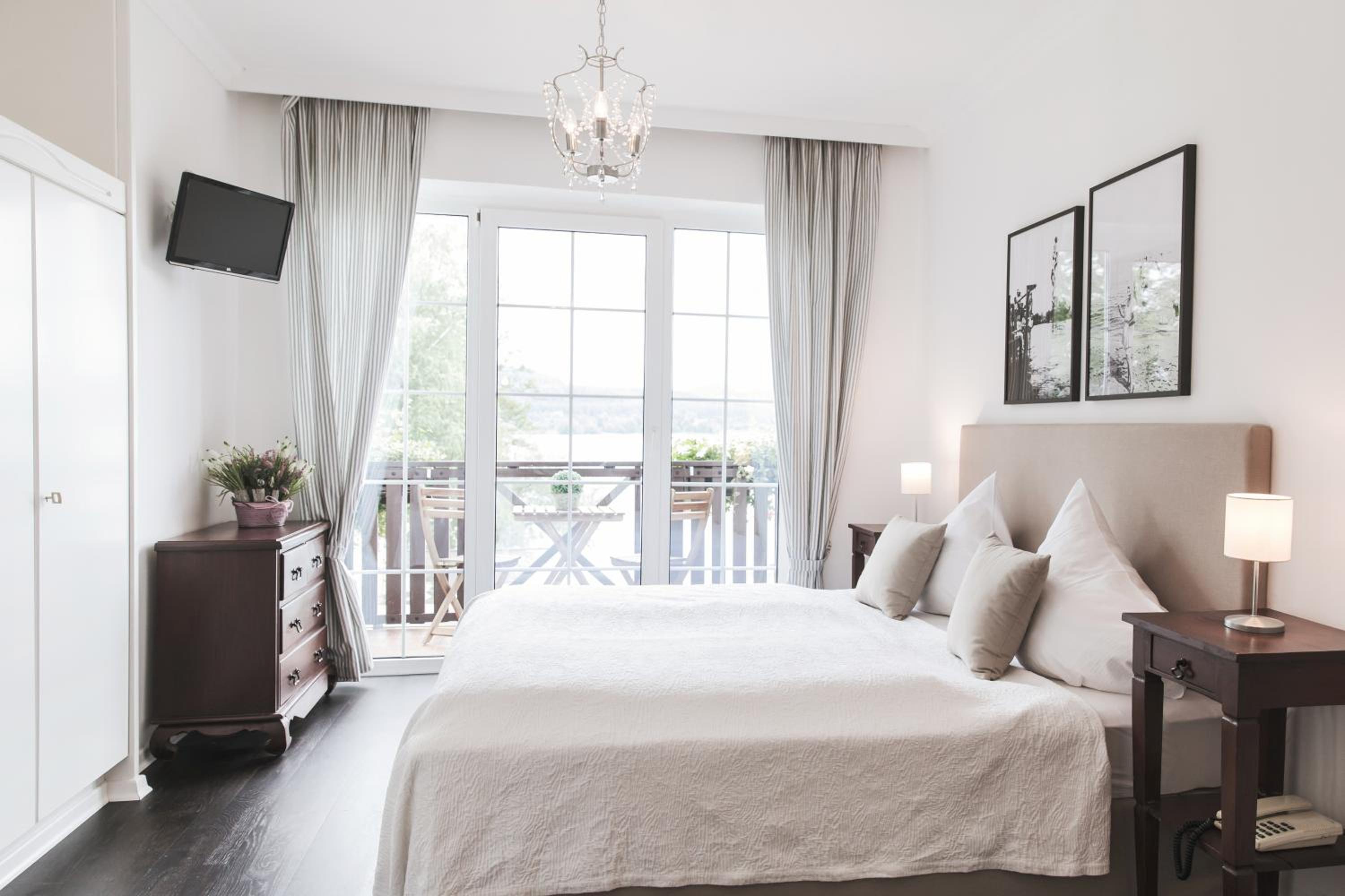 Double Room with Balcony and Lake View photo 1