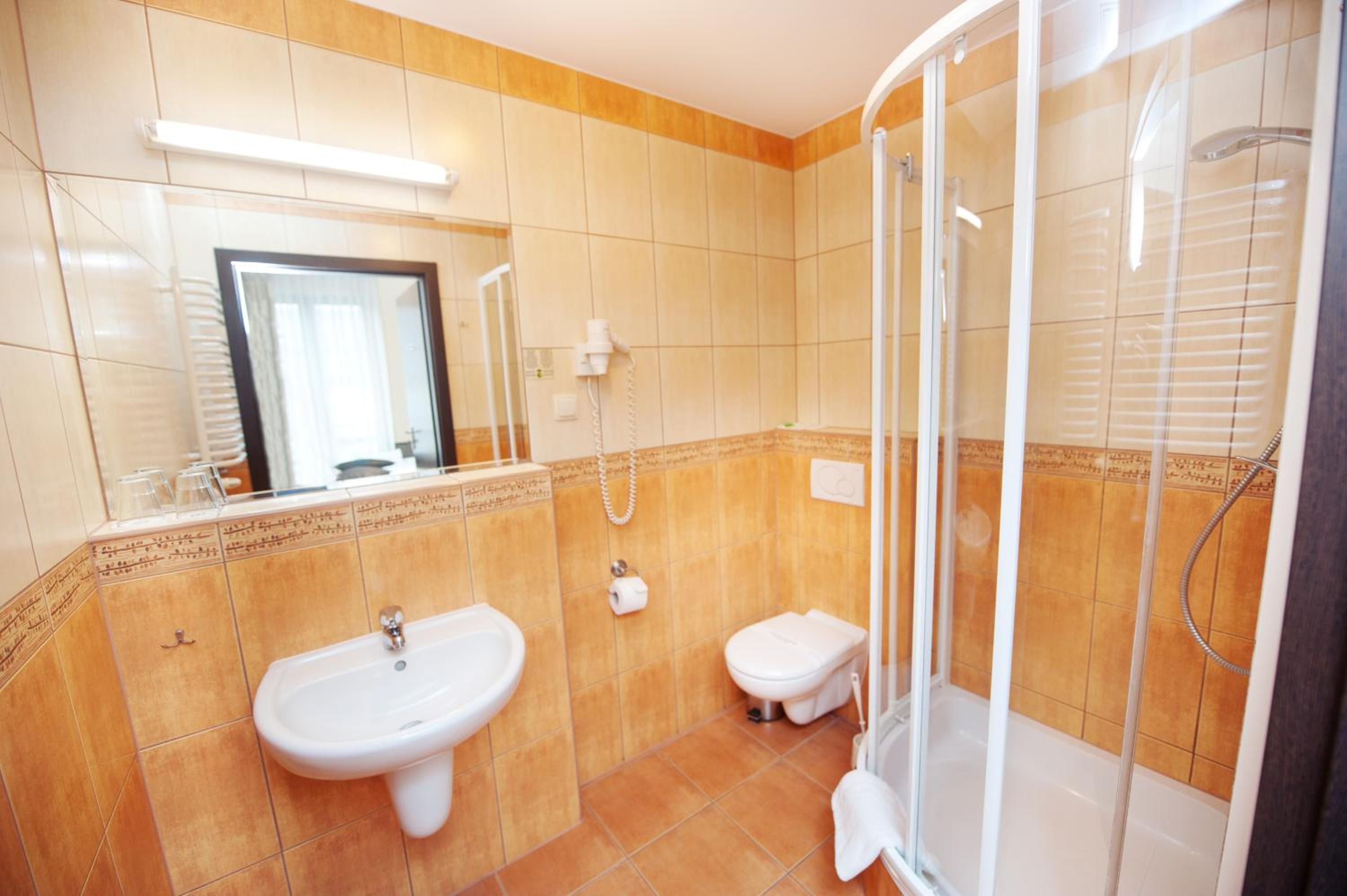 Double or Twin Room with Balcony - Photo 4