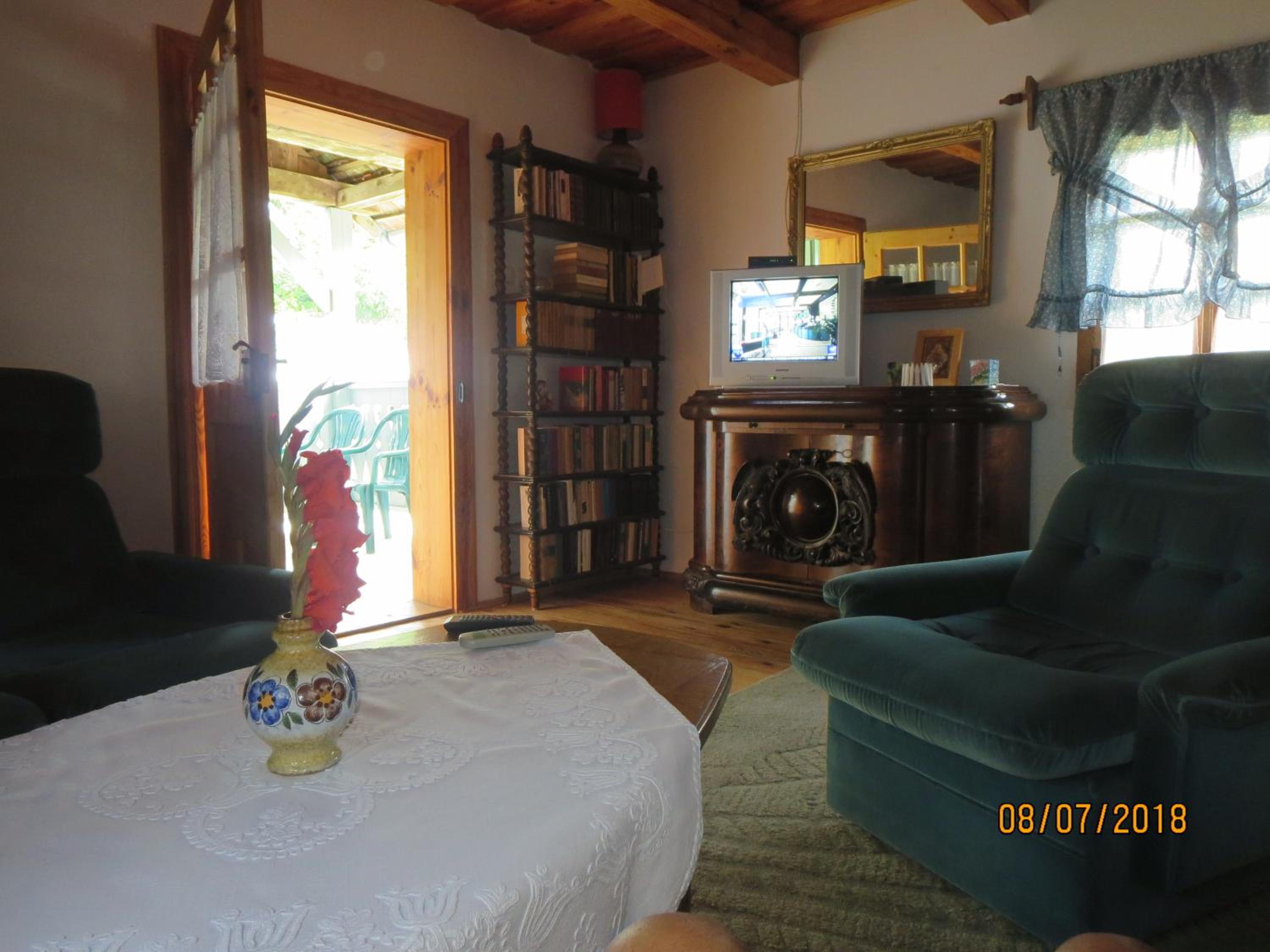 One-Bedroom Apartment - Photo 1