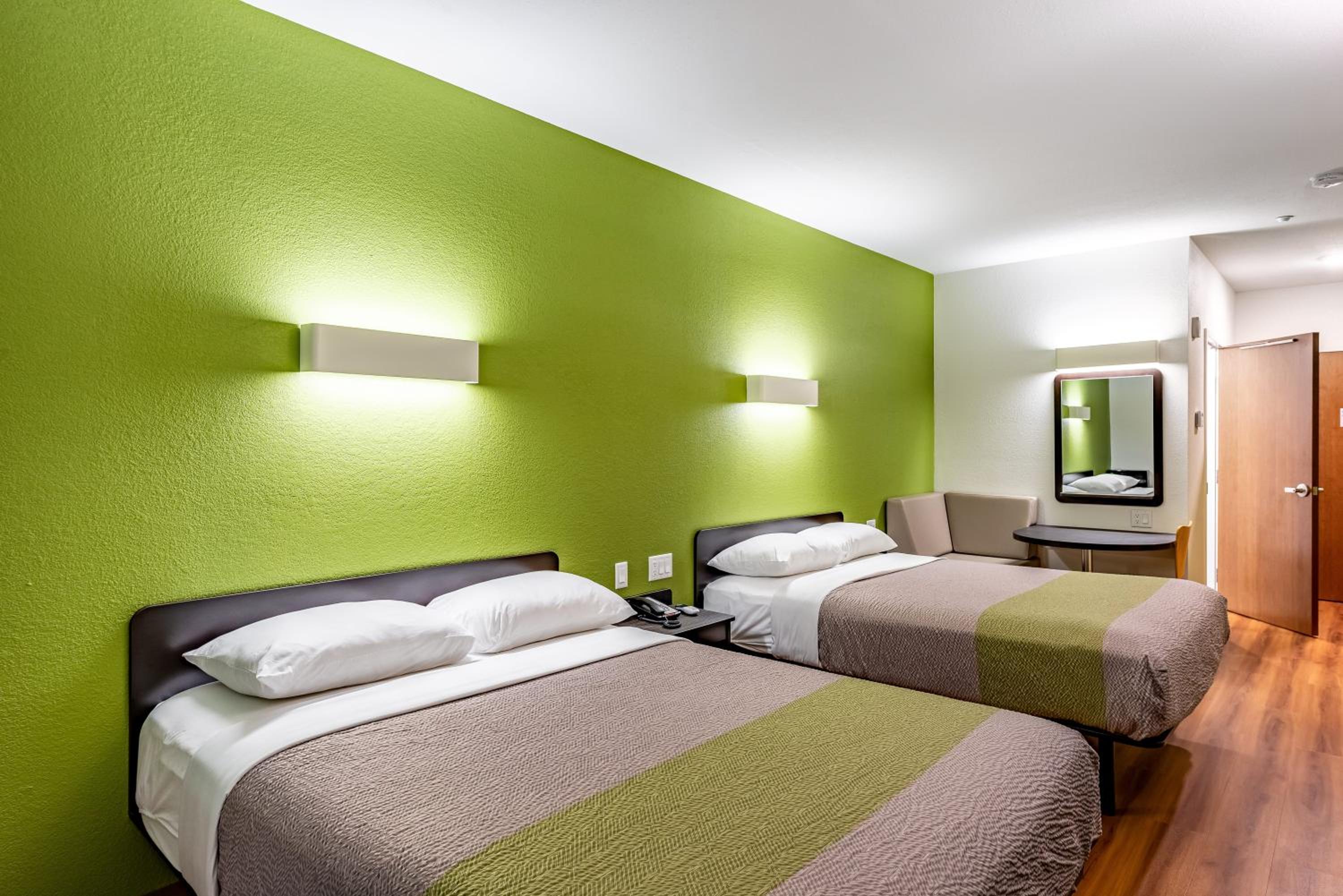 Deluxe Queen Room with Two Queen Beds - Non-Smoking photo 2