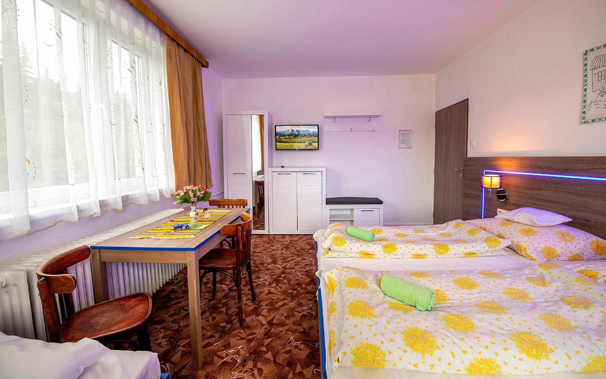 Quadruple Room with Shared Bathroom photo 3