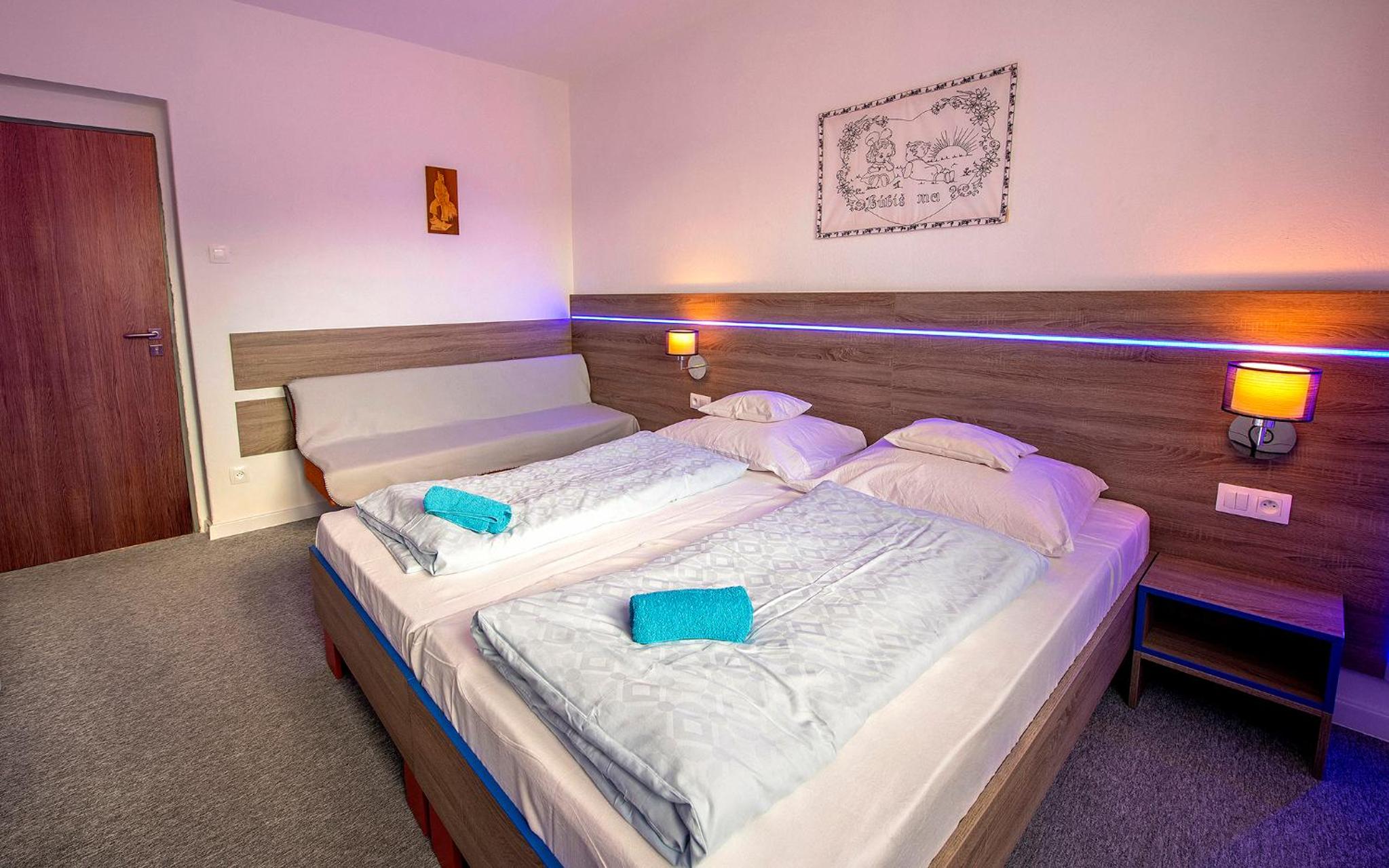 Double Room with Shared Bathroom photo 3