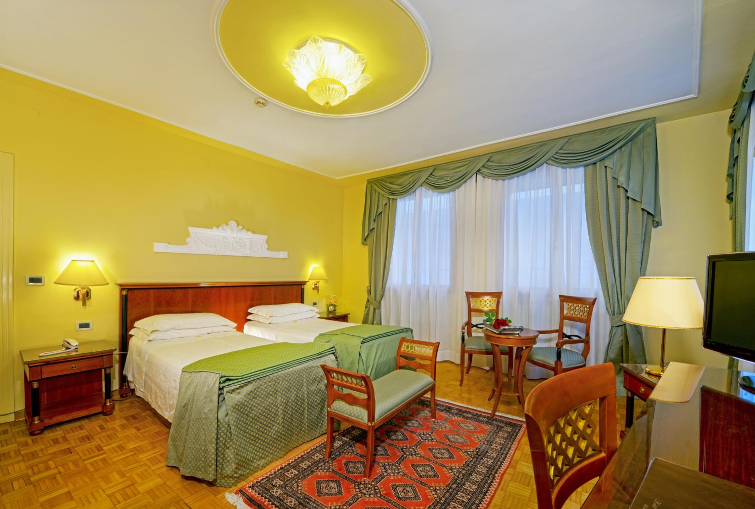 Deluxe Double or Twin Room photo 3