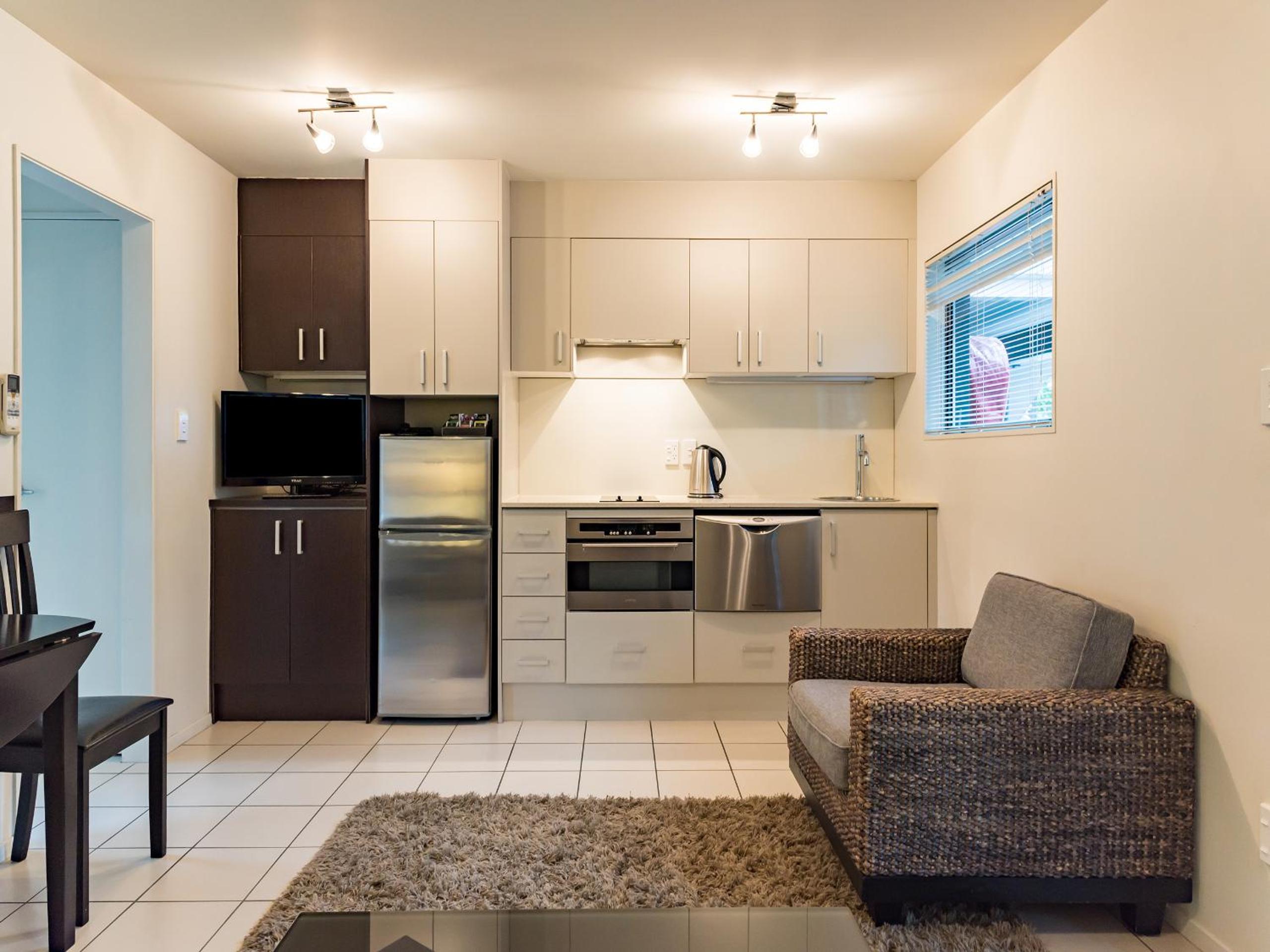Deluxe One-Bedroom Apartment Non Seaviews thumbnail 6