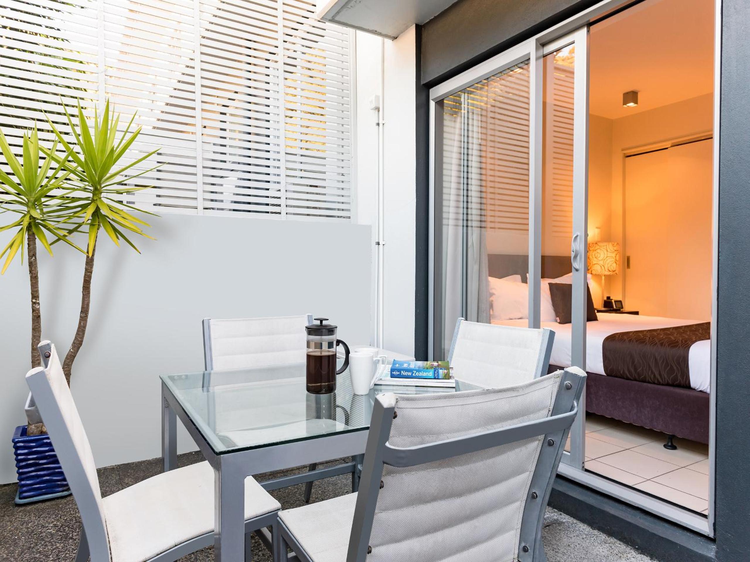 Deluxe One-Bedroom Apartment Non Seaviews thumbnail 5