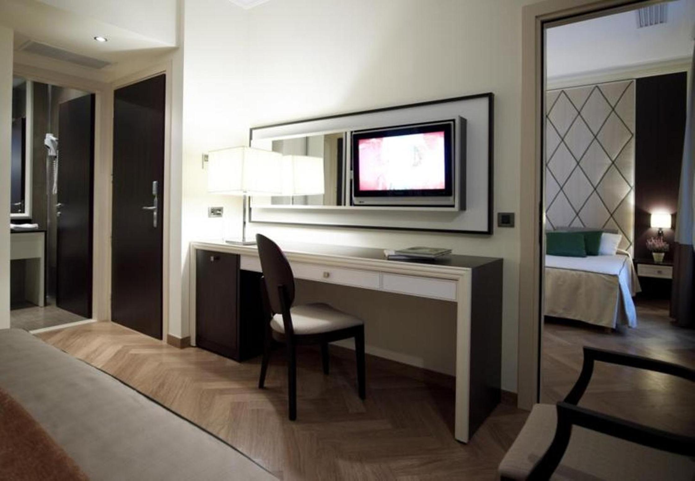 Family Room - Interconnecting - Photo 1