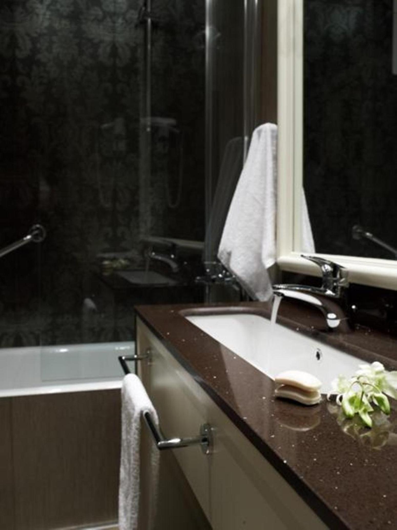 Standard Double Room - Photo 2