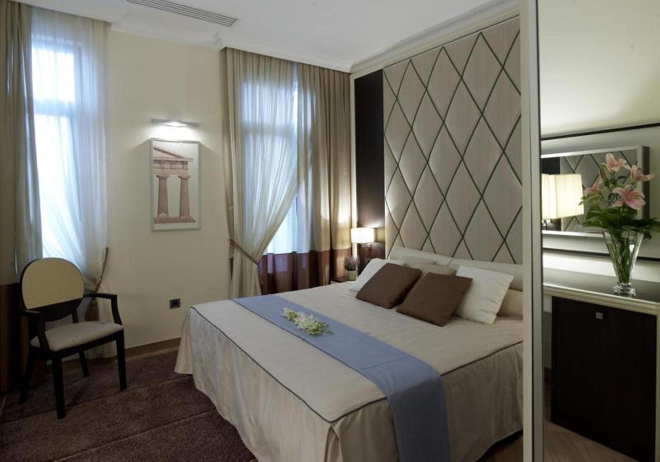 Standard Double Room - Photo 3