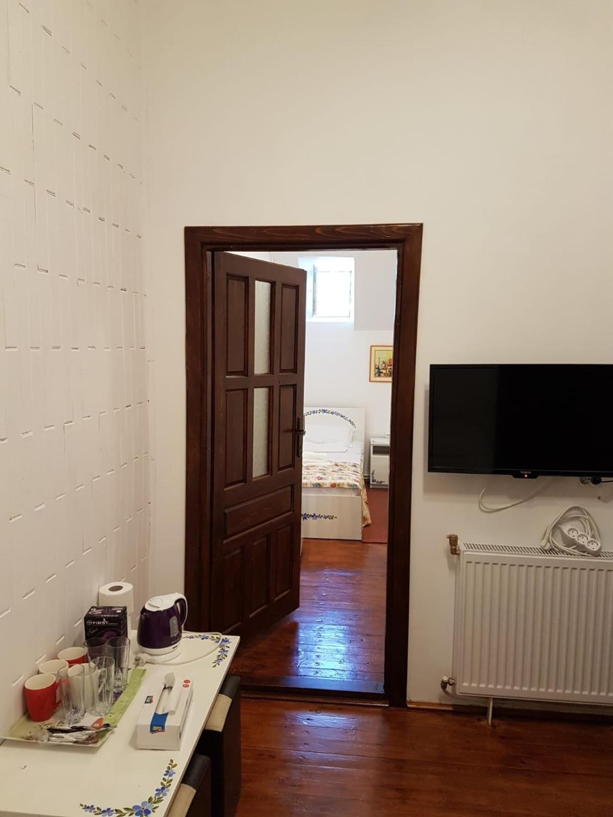 Standard Double Room With Shared Bathroom photo 3