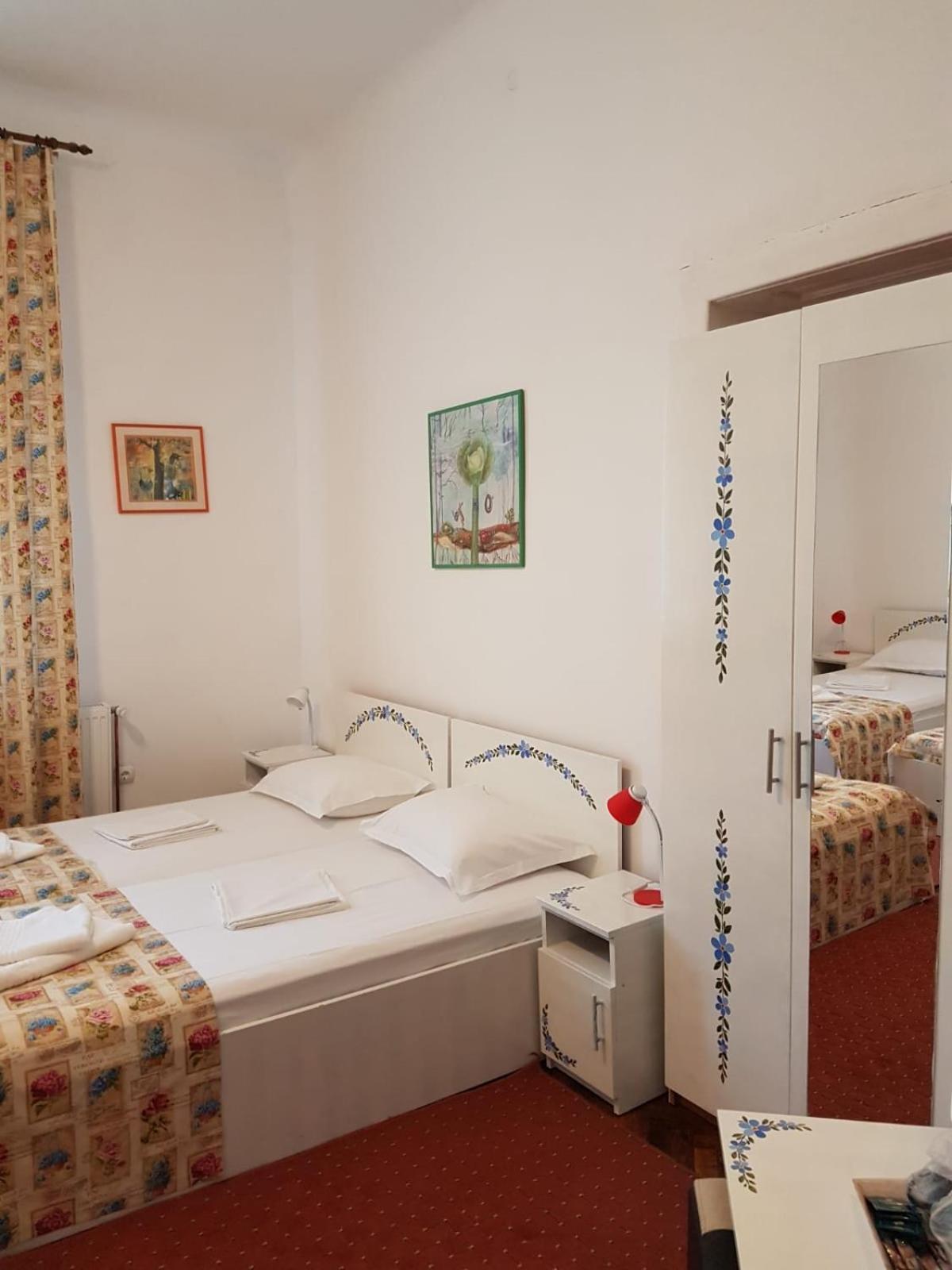 Quadruple Room with Bathroom - Photo 1