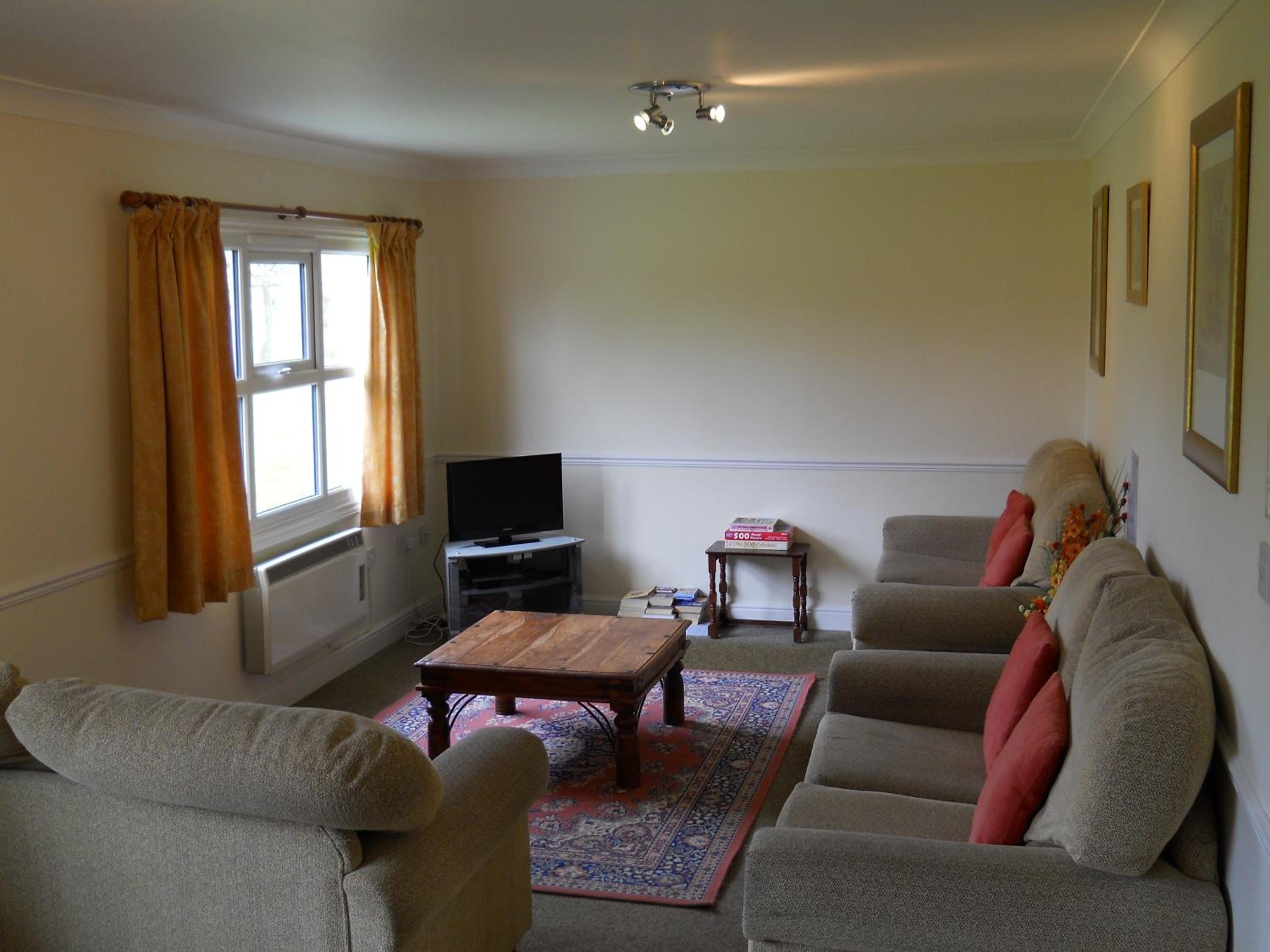 Three-Bedroom Apartment - Photo 4