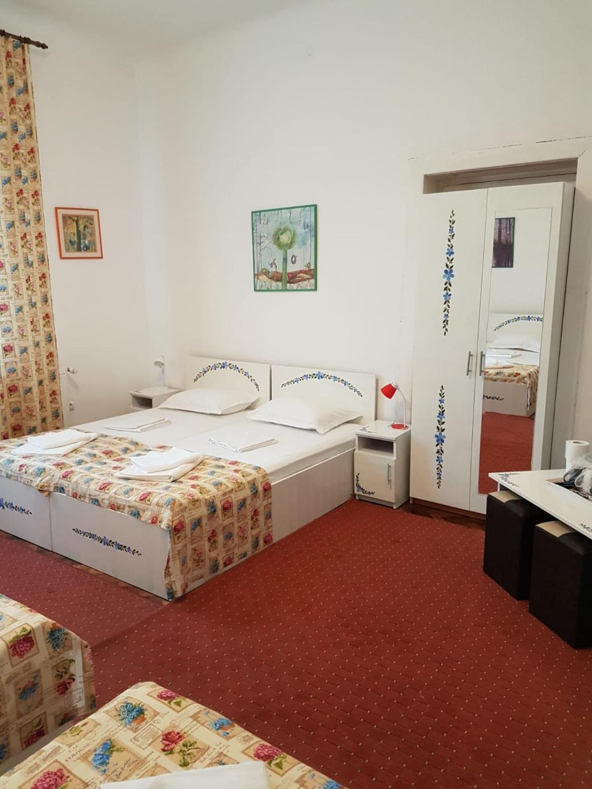 Quadruple Room with Private External Bathroom - Photo 6