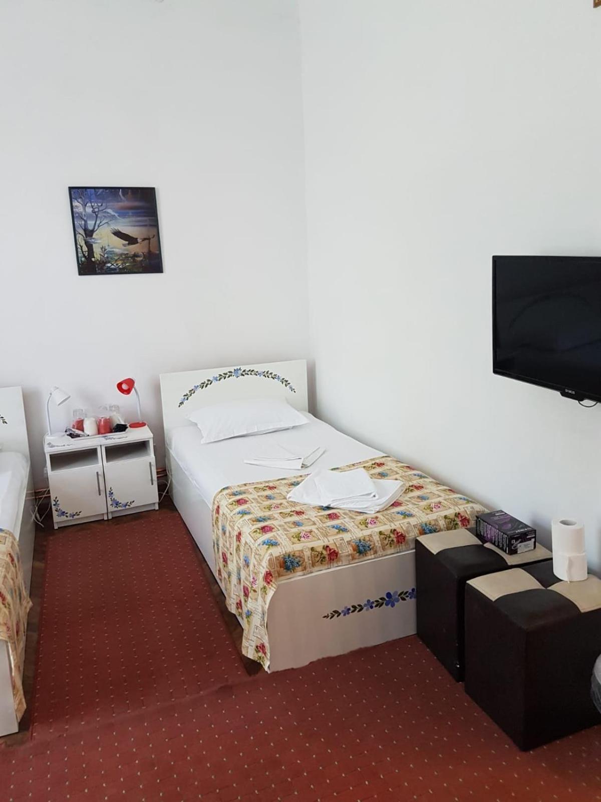 Quadruple Room with Private External Bathroom - Photo 2