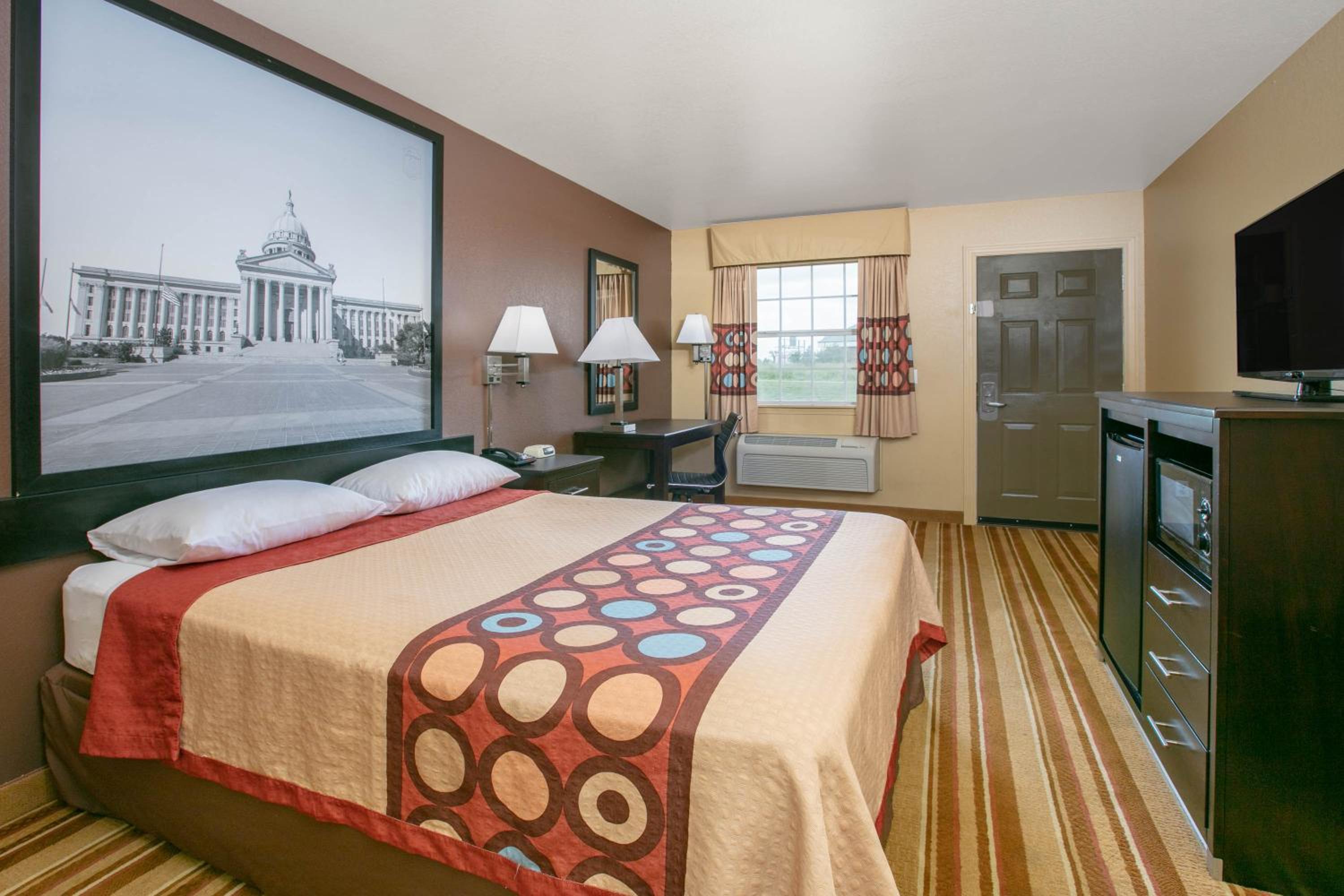 King Room - Non-Smoking - Photo 4