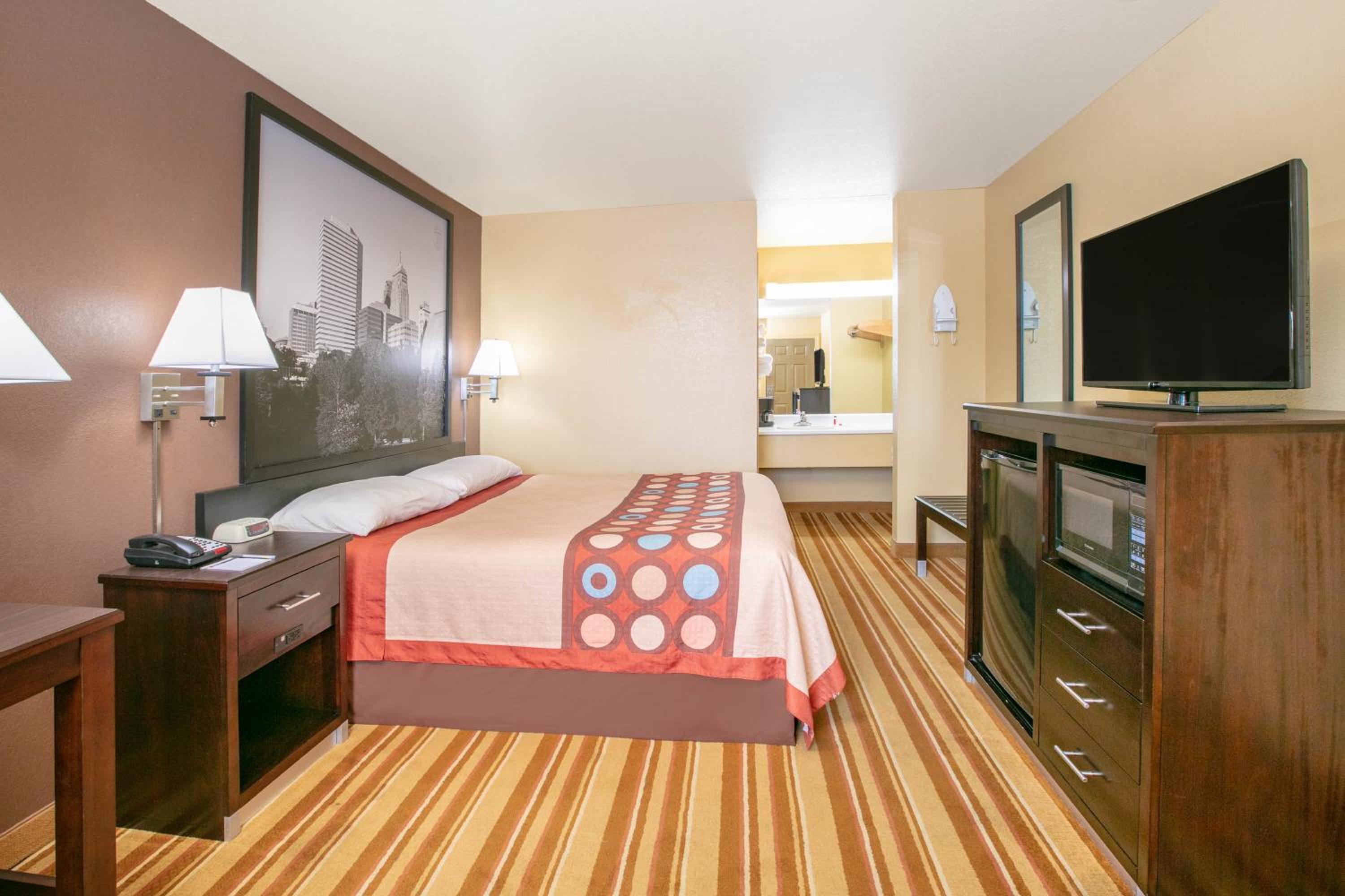 King Room - Non-Smoking - Photo 3
