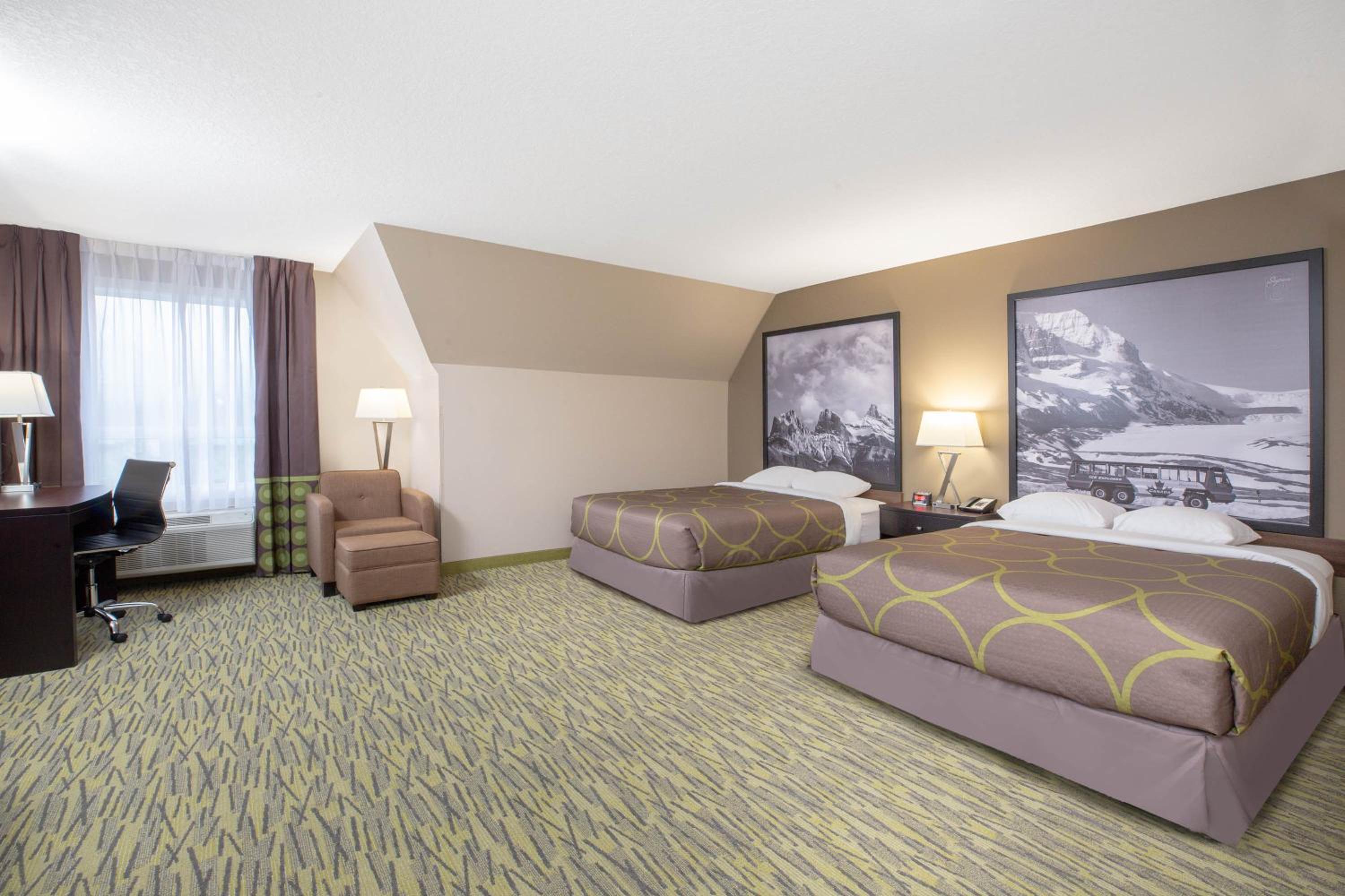 Deluxe Queen Room with Two Queen Beds photo 1