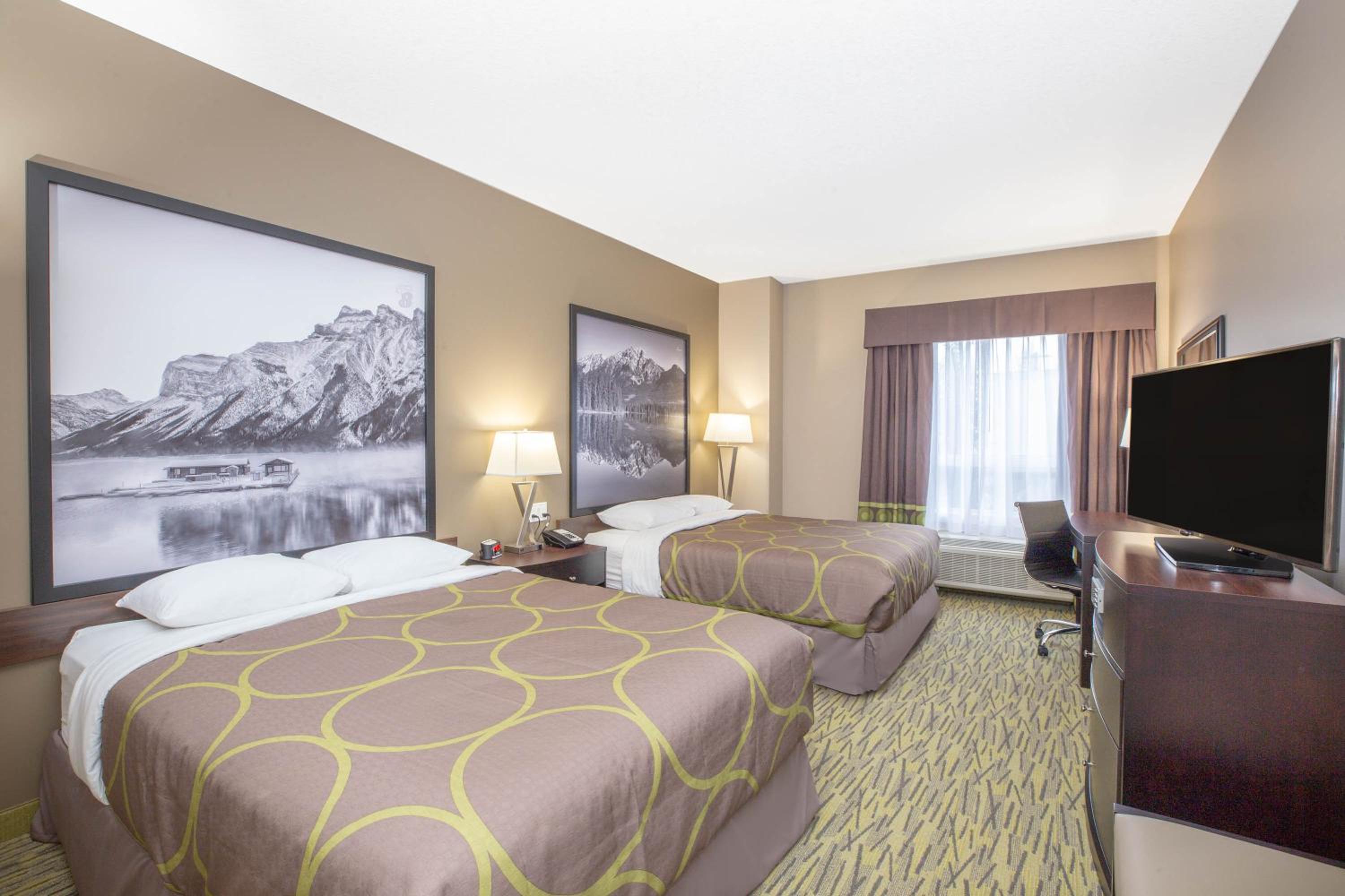 Queen Room with Two Queen Beds photo 1