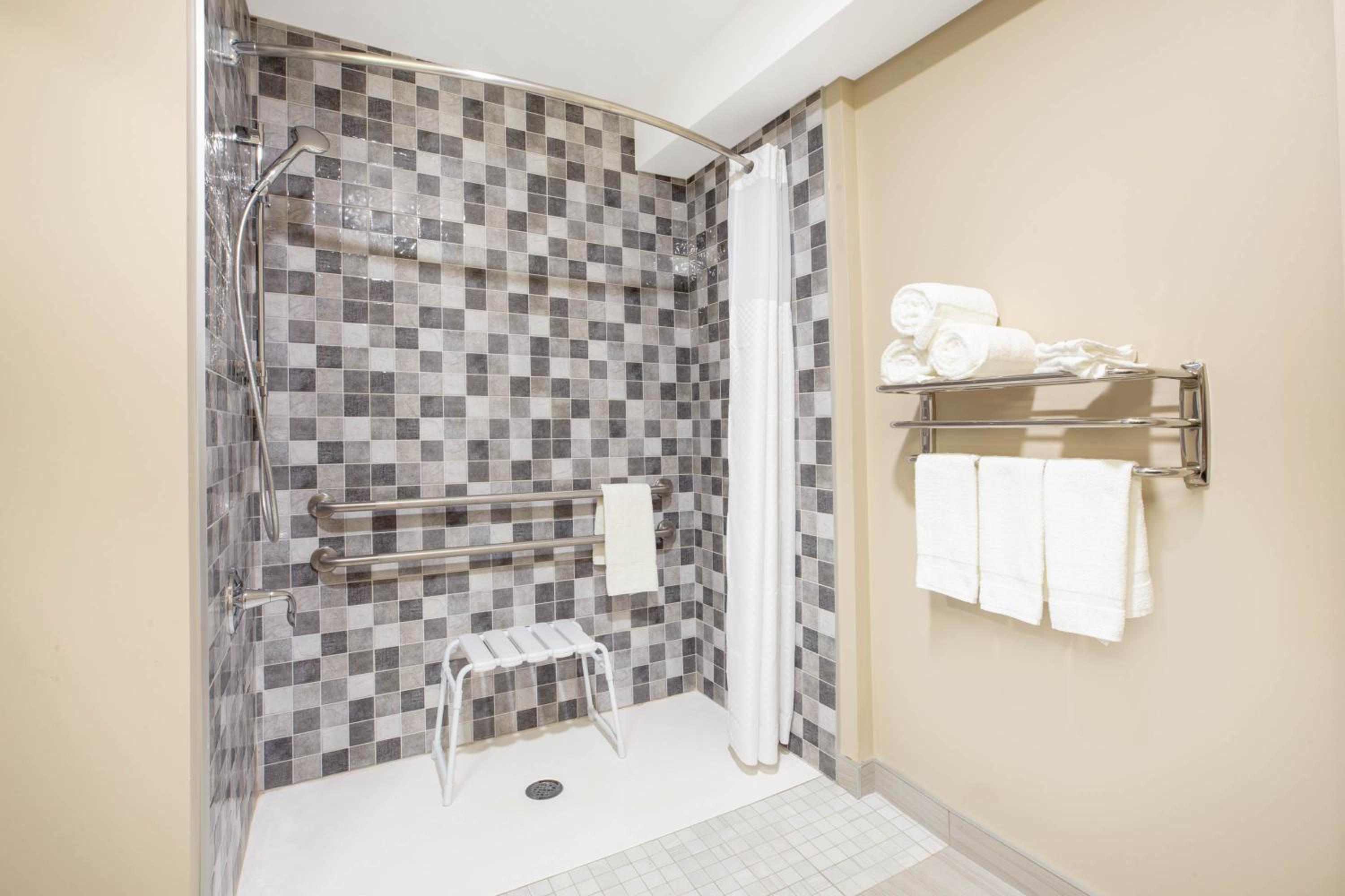 King Room - Mobility Access/Non-Smoking photo 2