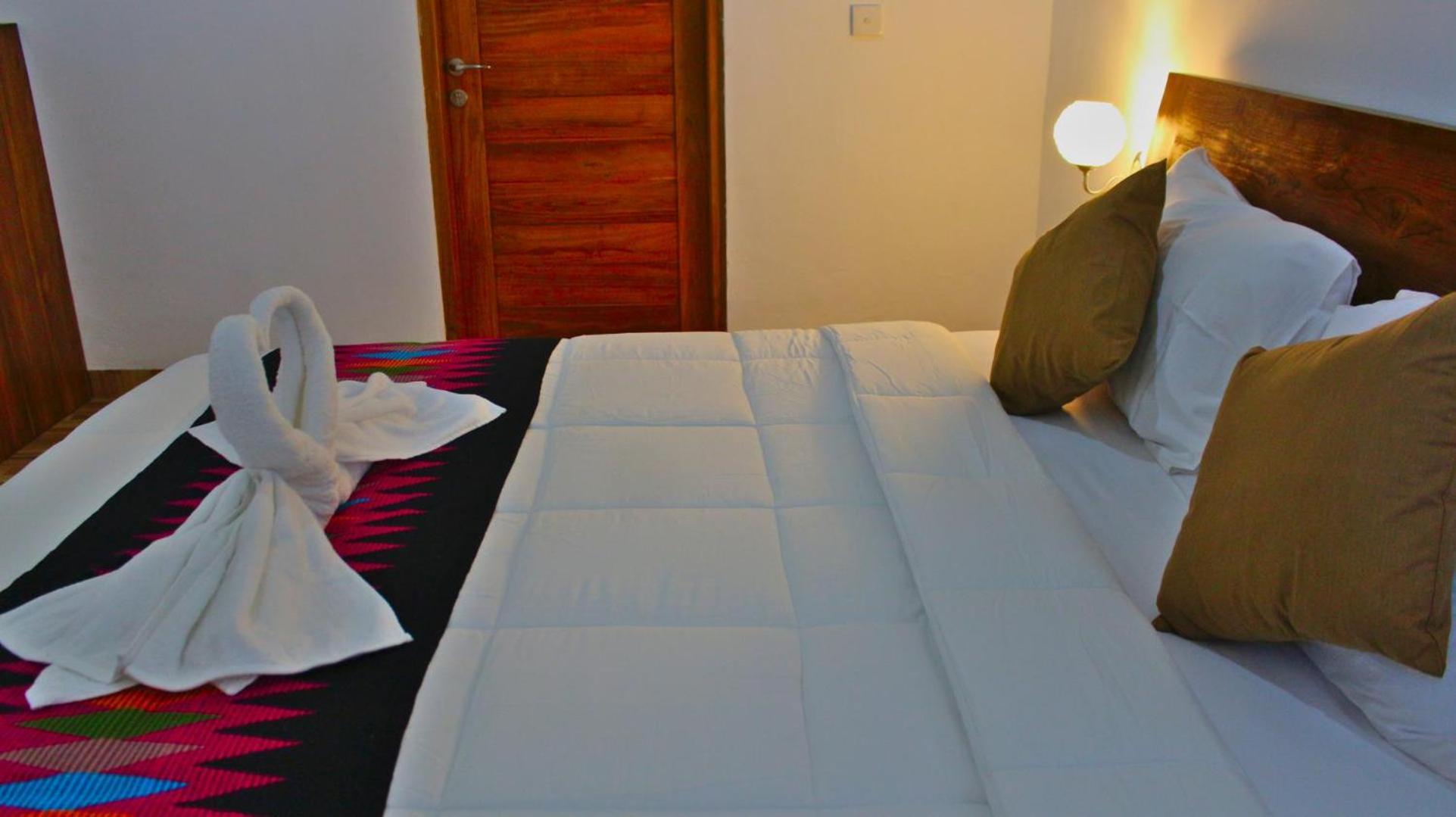 Deluxe Double Room - Photo 12