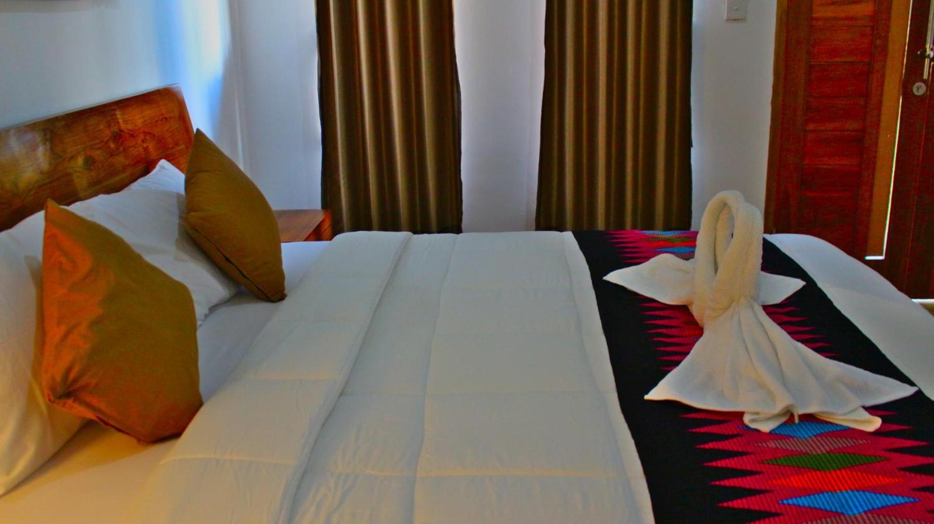 Deluxe Double Room - Photo 11