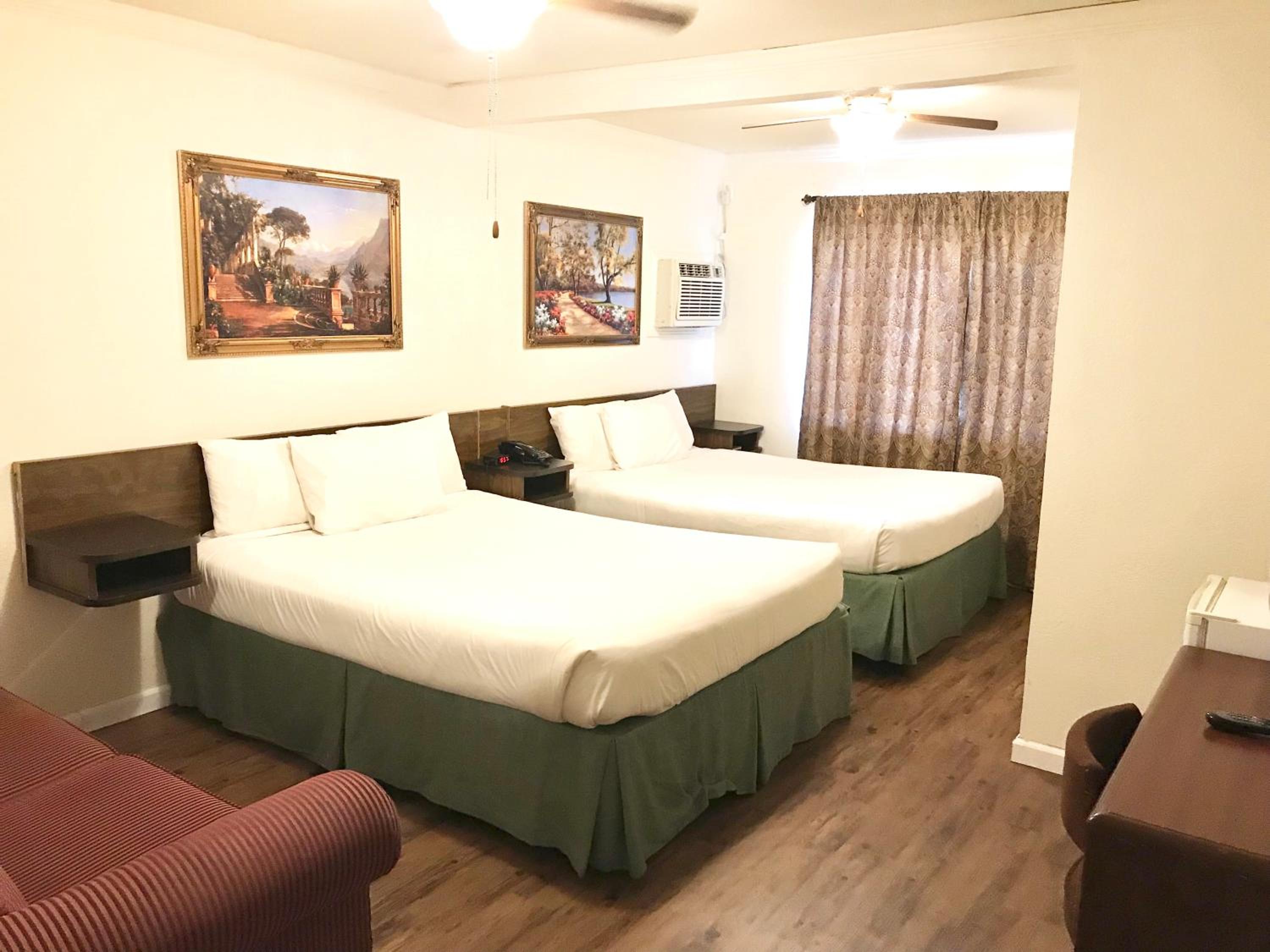 Premium Queen Room with Two Queen Beds photo 1