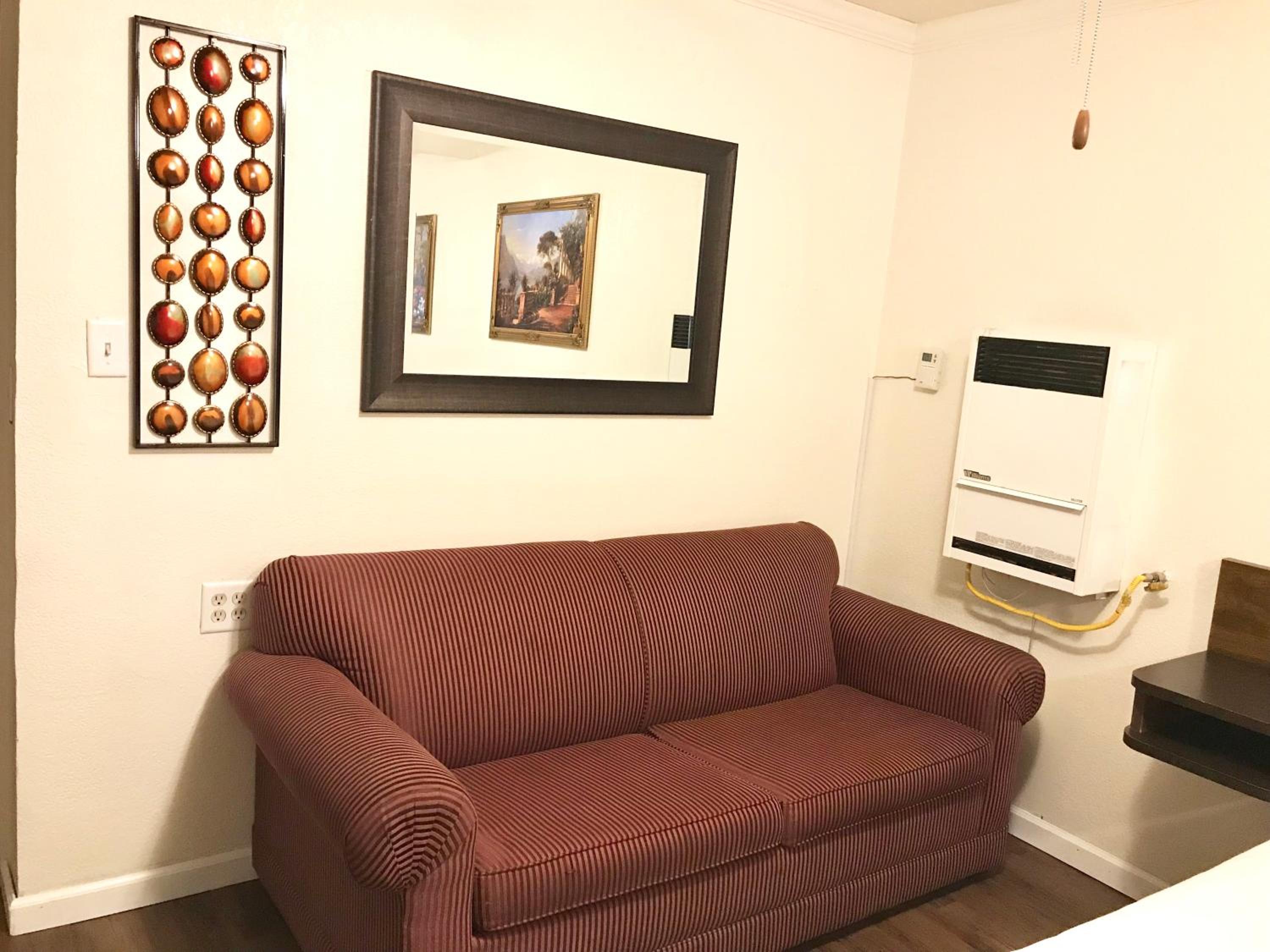 Premium Queen Room with Two Queen Beds photo 3