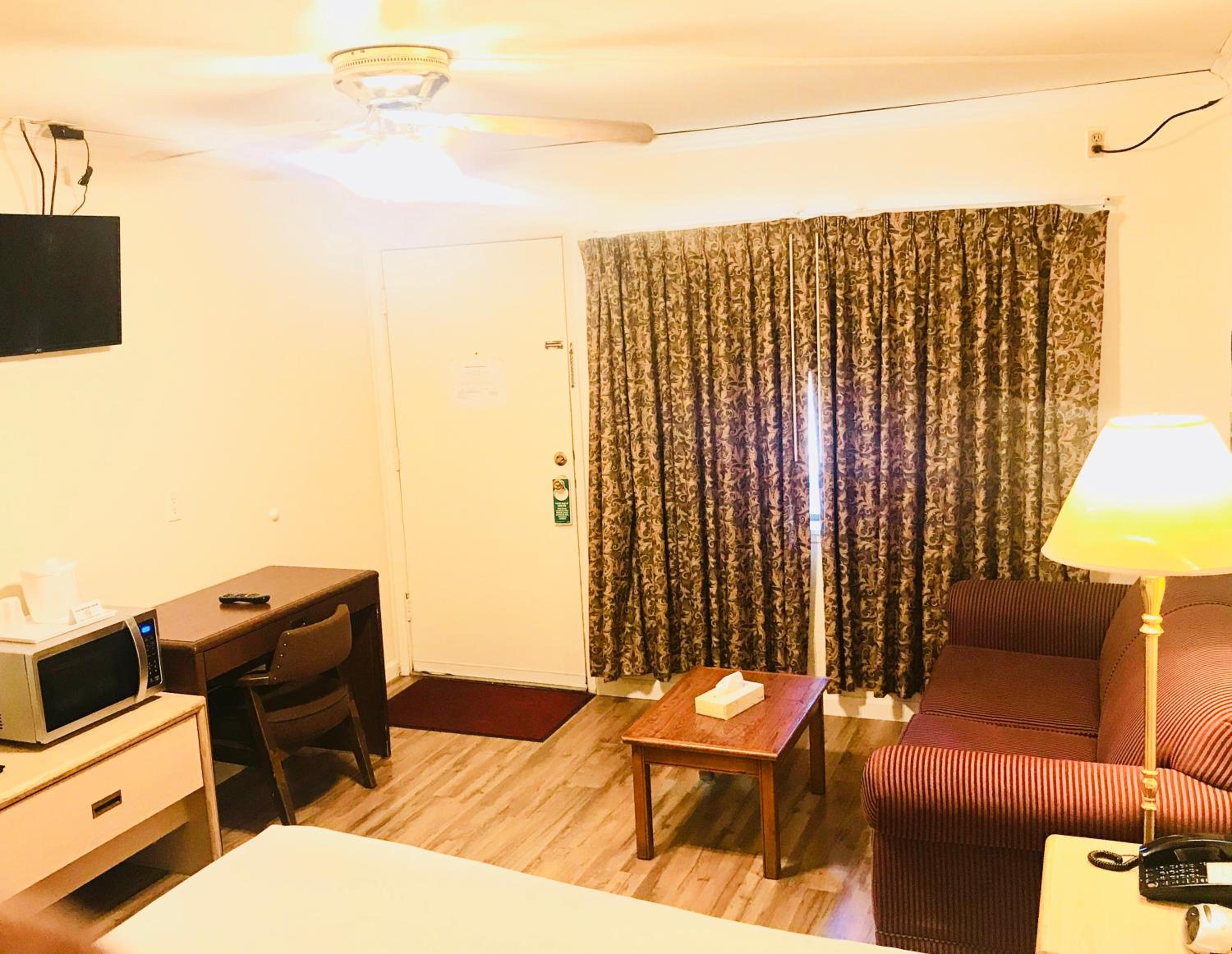 Queen Room with Sofa Bed photo 2