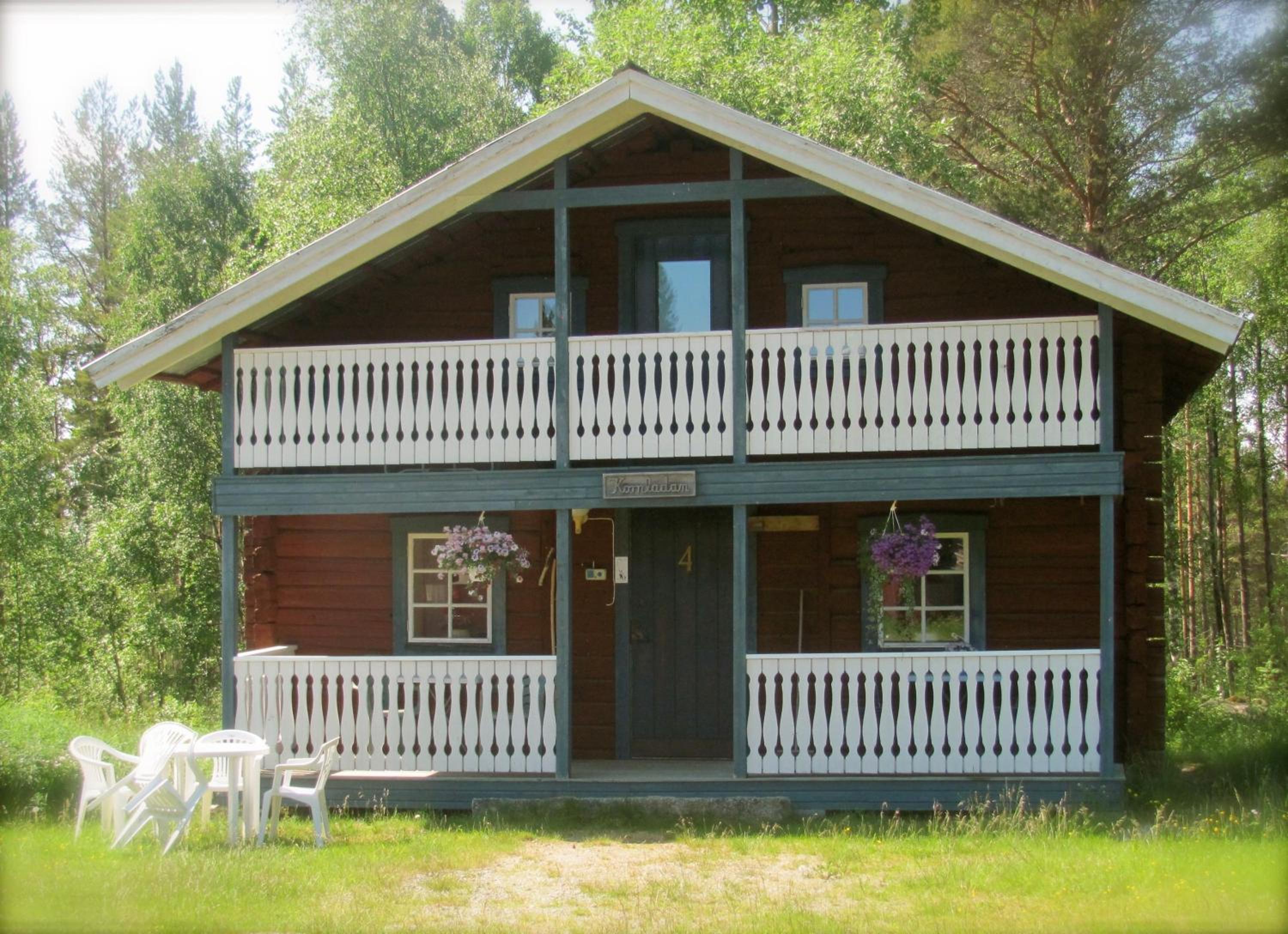 Three-Bedroom House photo 2