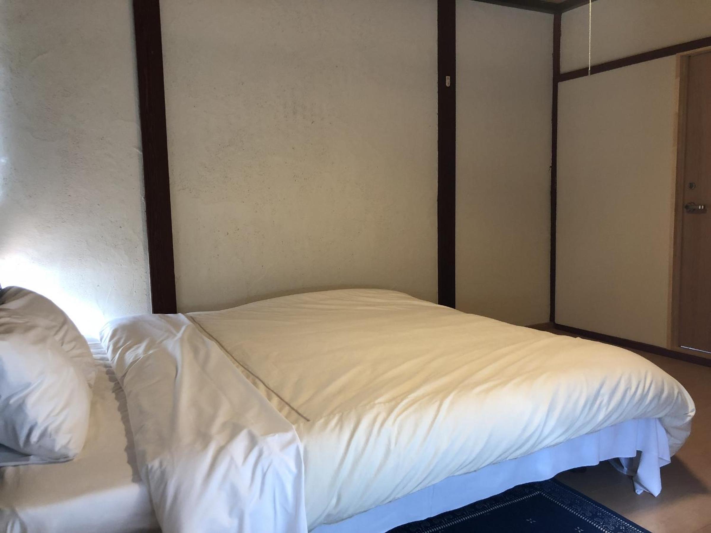 Queen Room photo 2
