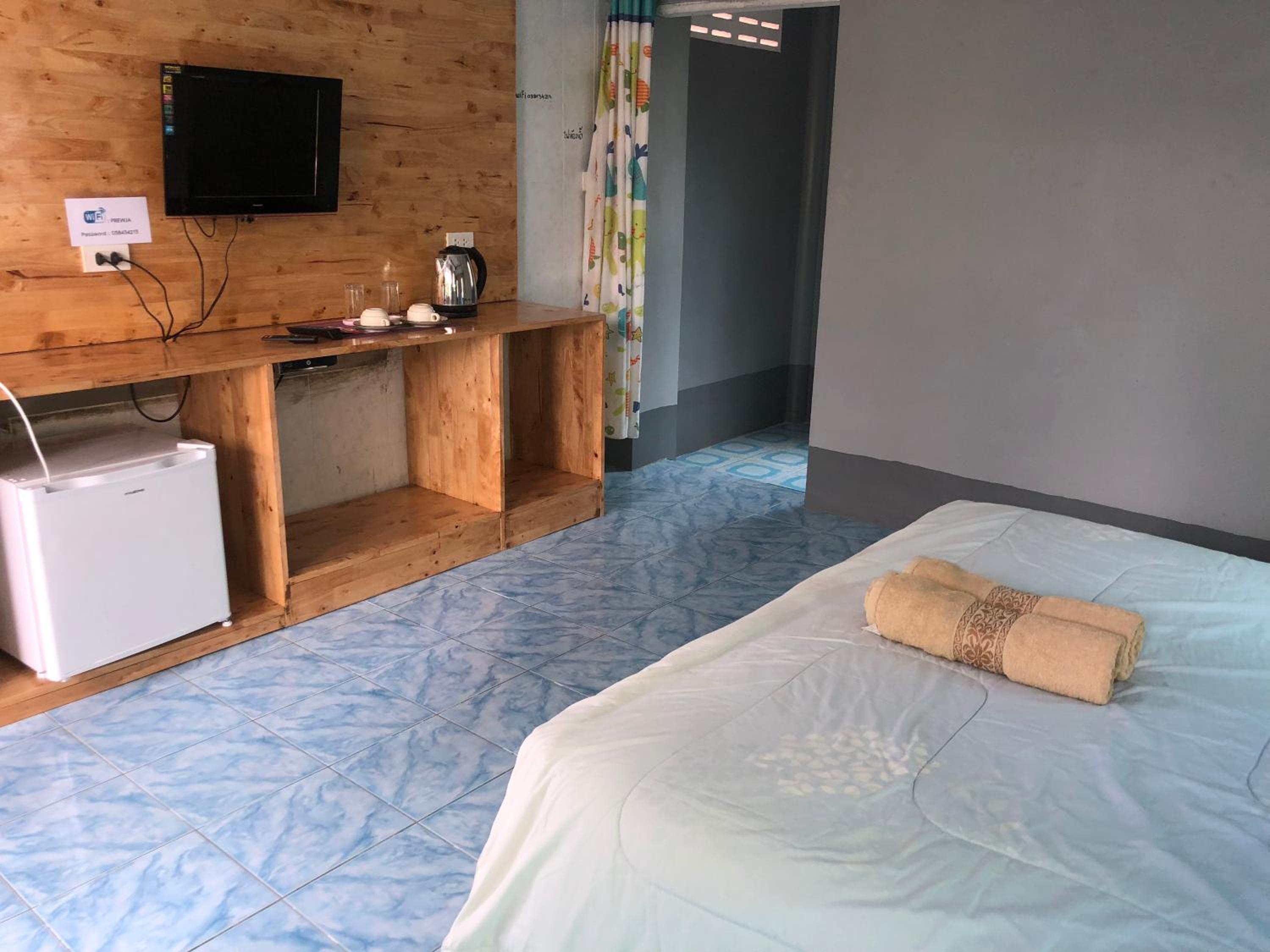 Suite - Photo 1