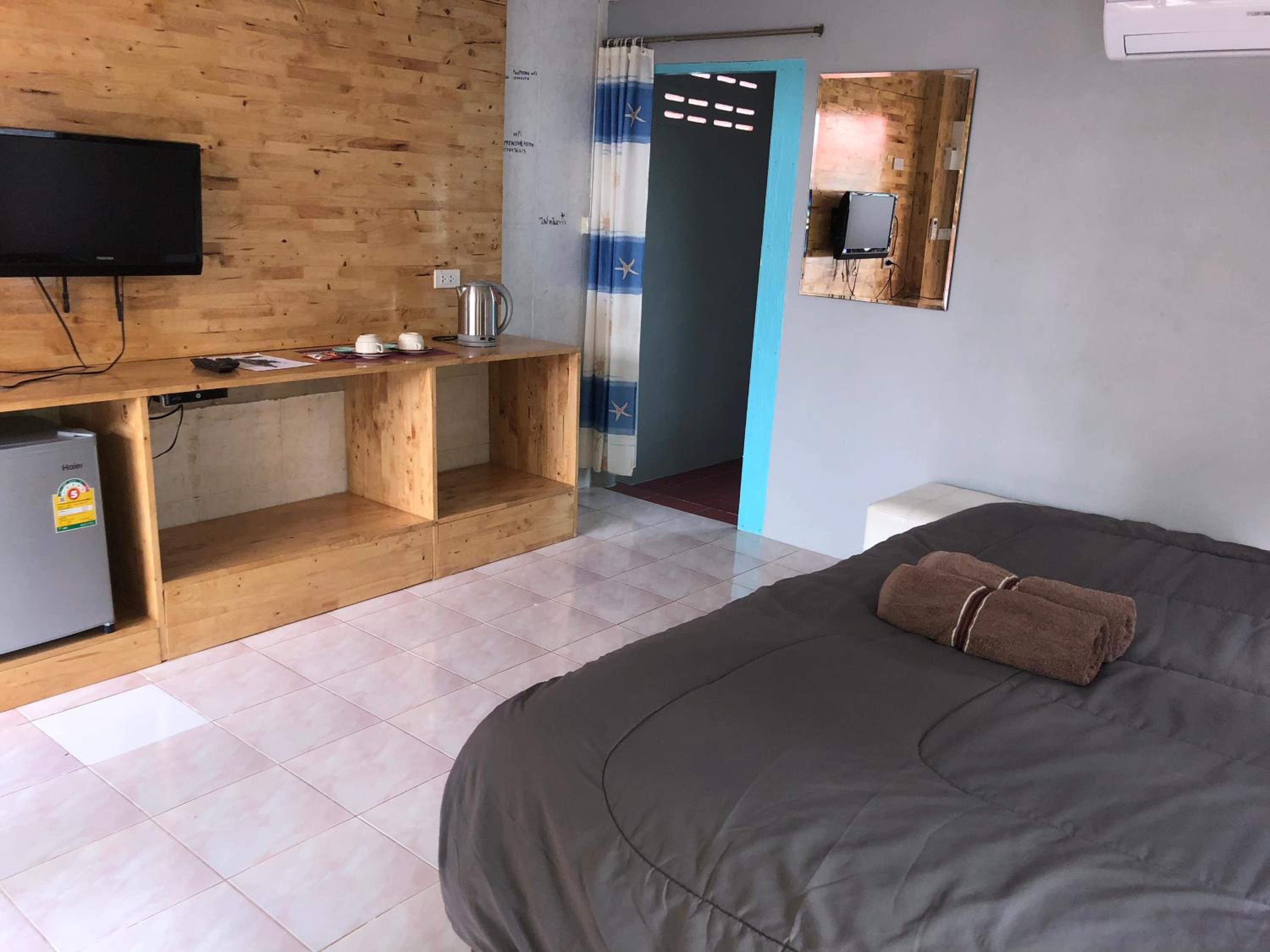 Suite - Photo 10