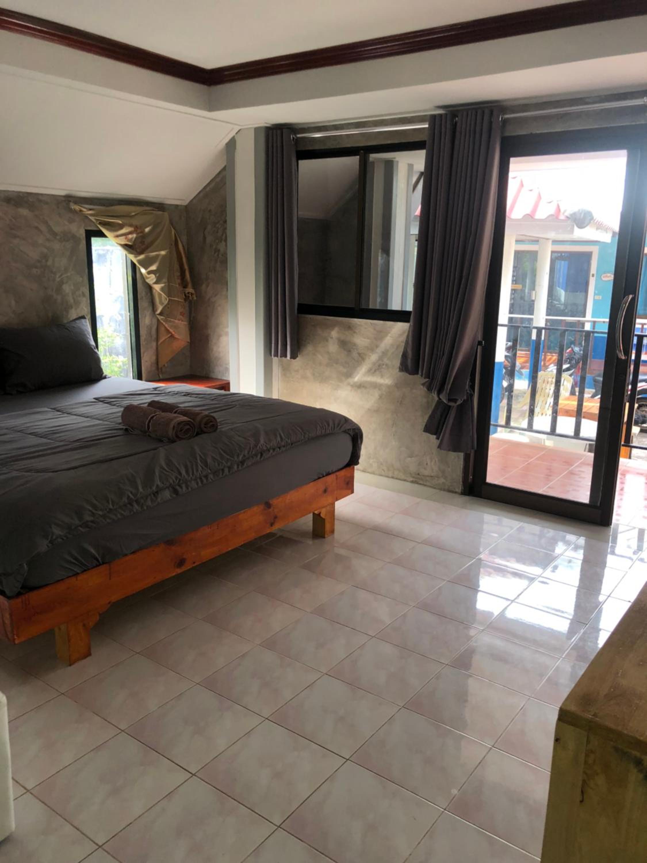 Suite - Photo 11
