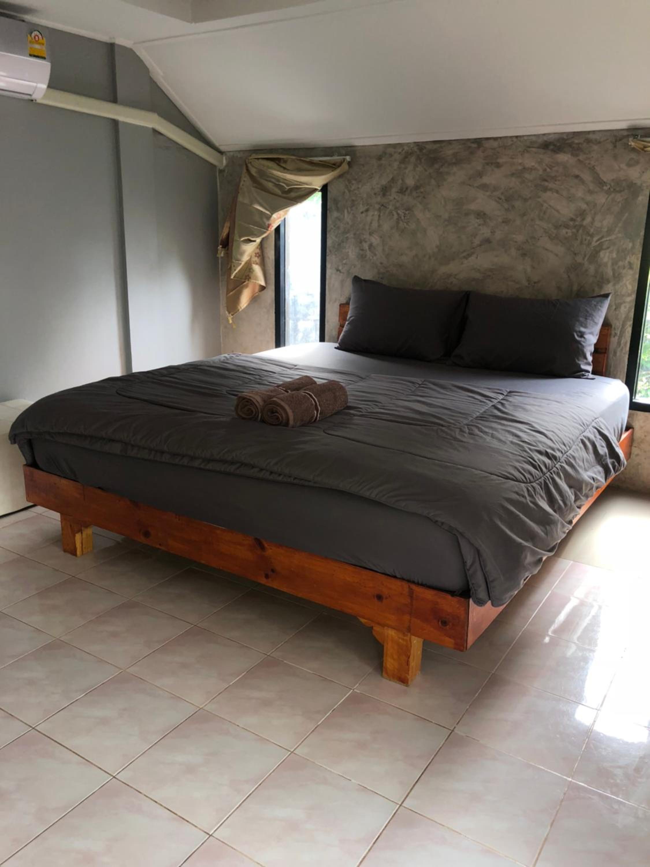 Suite - Photo 29
