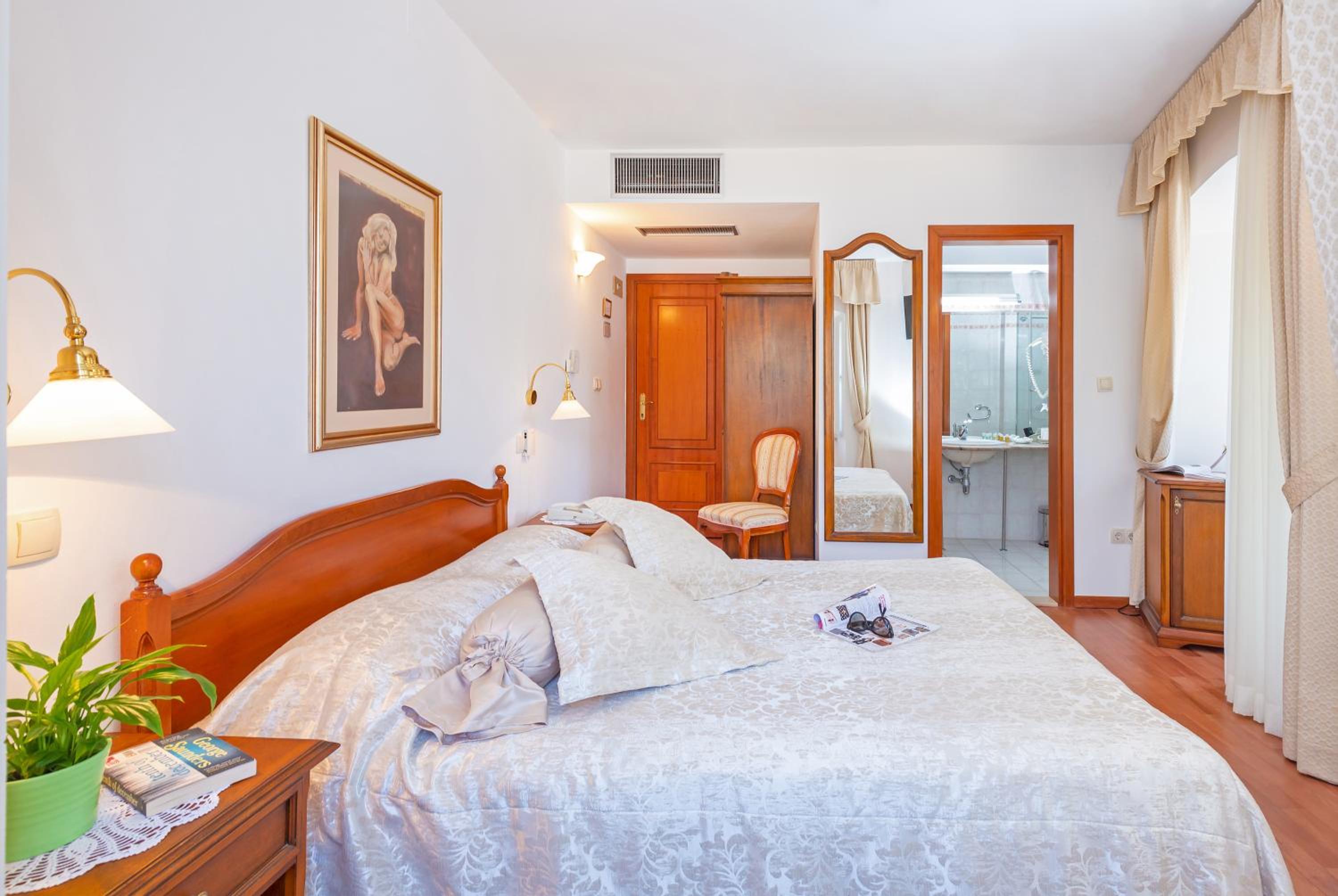Standard Double Room photo 1