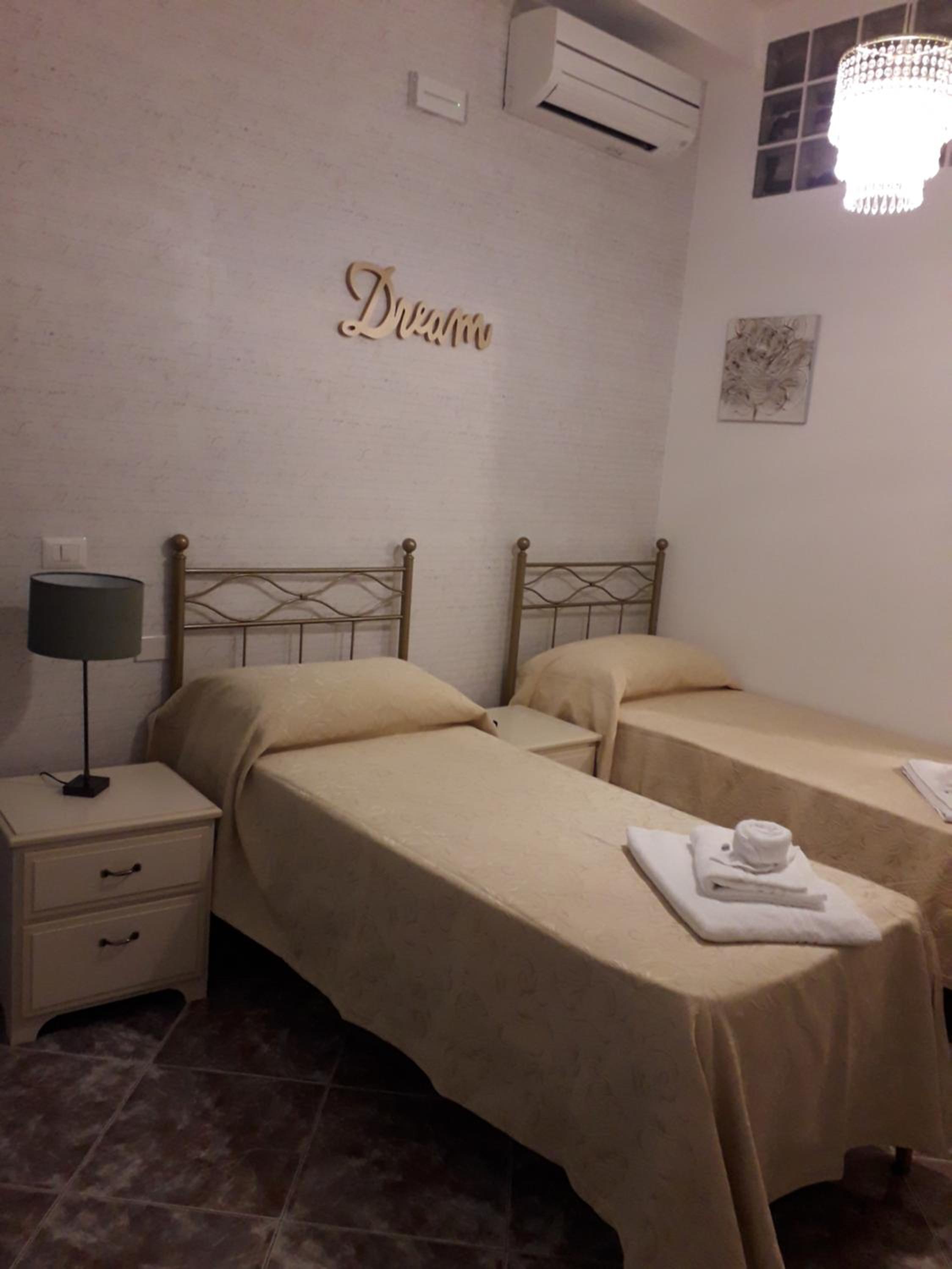 Economy Double Room photo 1