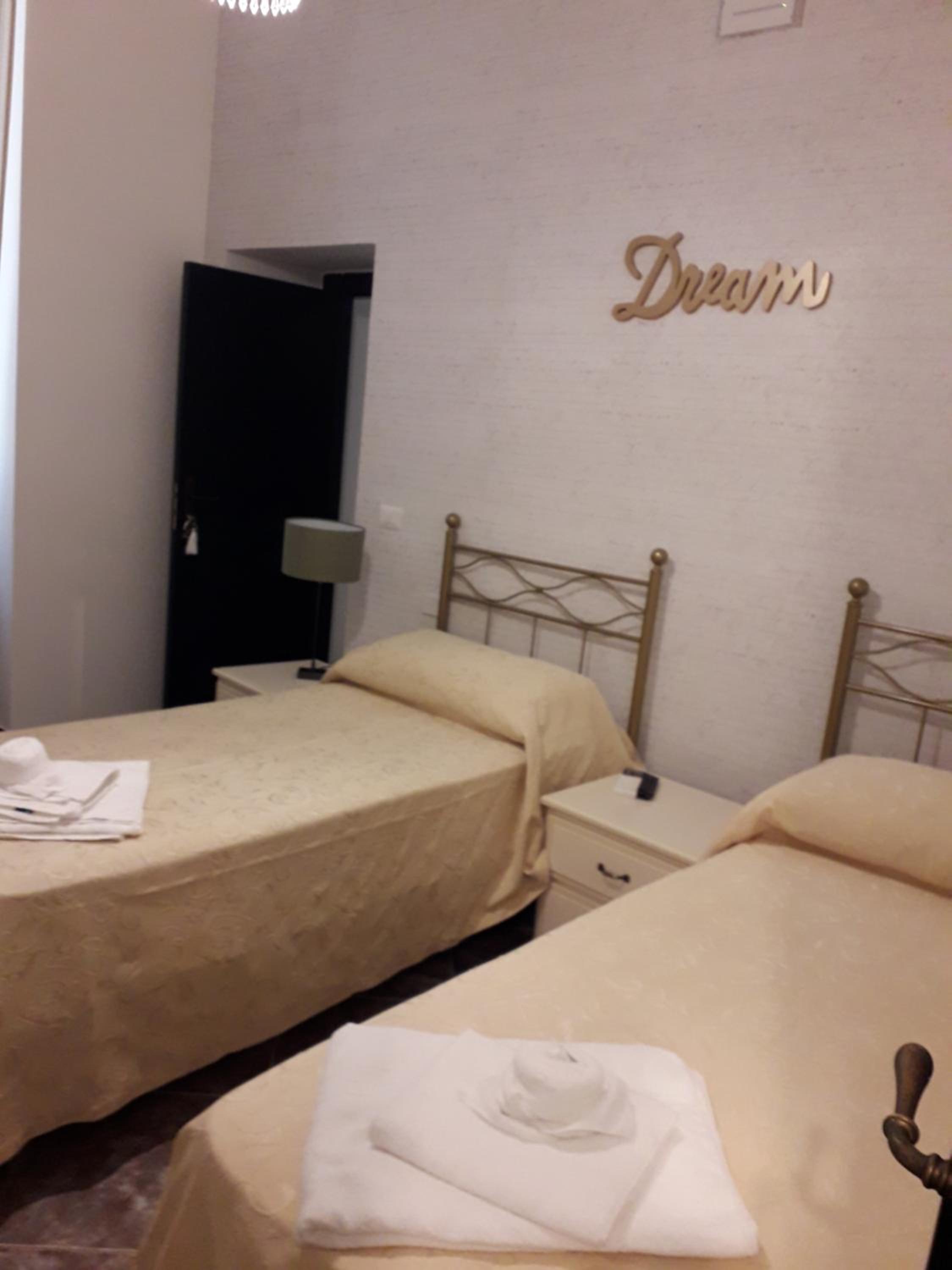 Economy Double Room photo 2