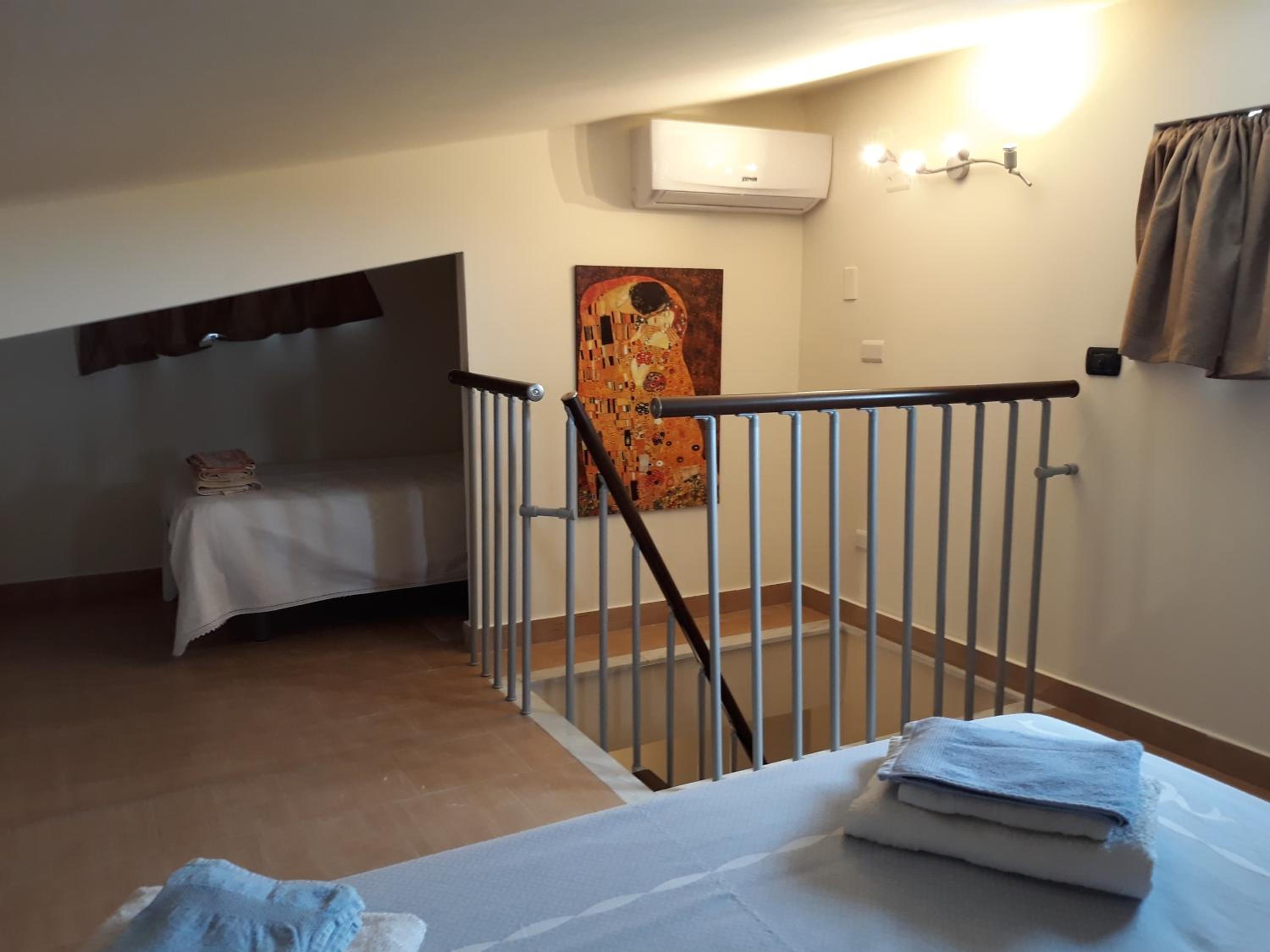 One-Bedroom House ( Attic )