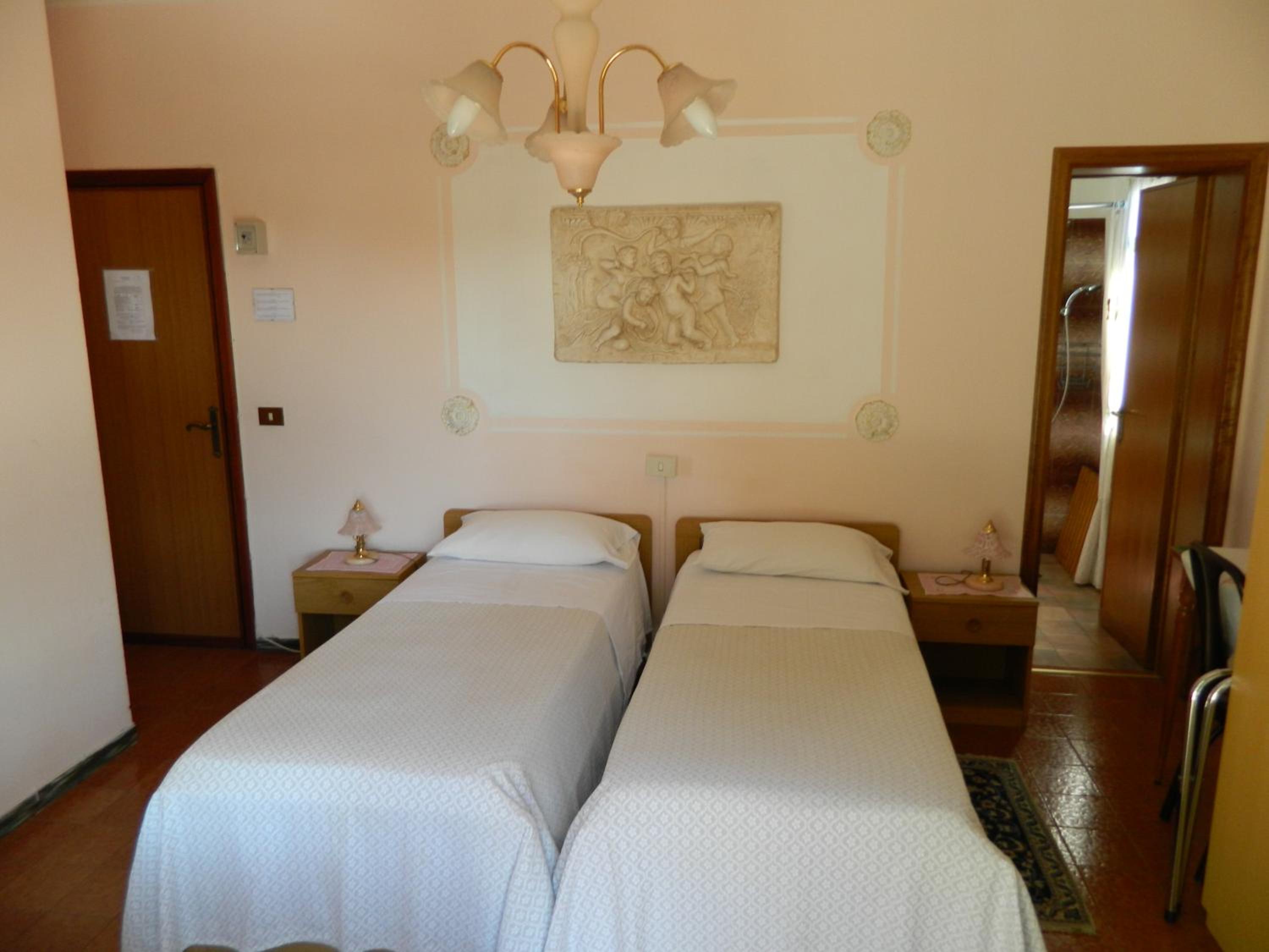 Double or Twin Room photo 3