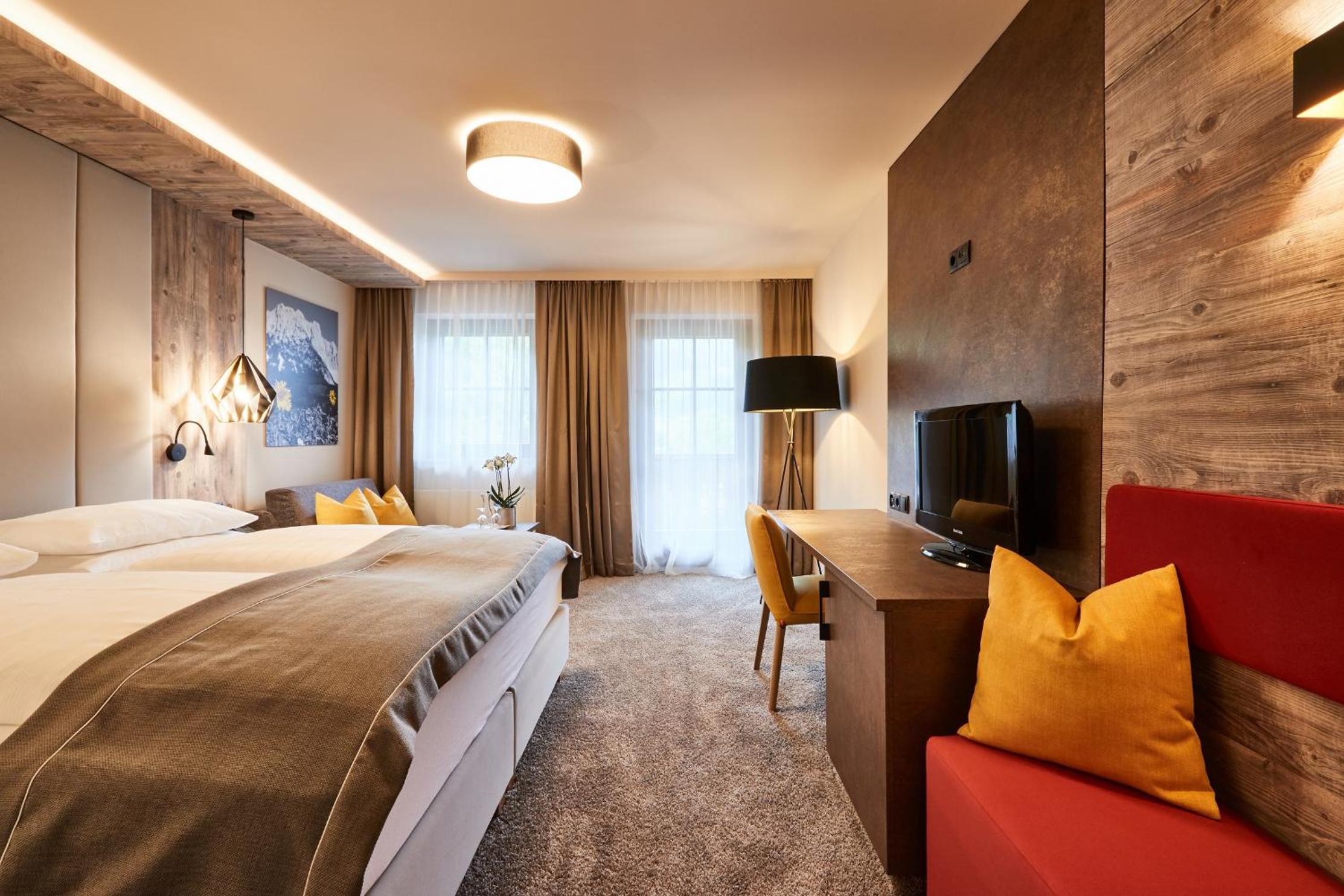 Deluxe Double Room with Balcony photo 1