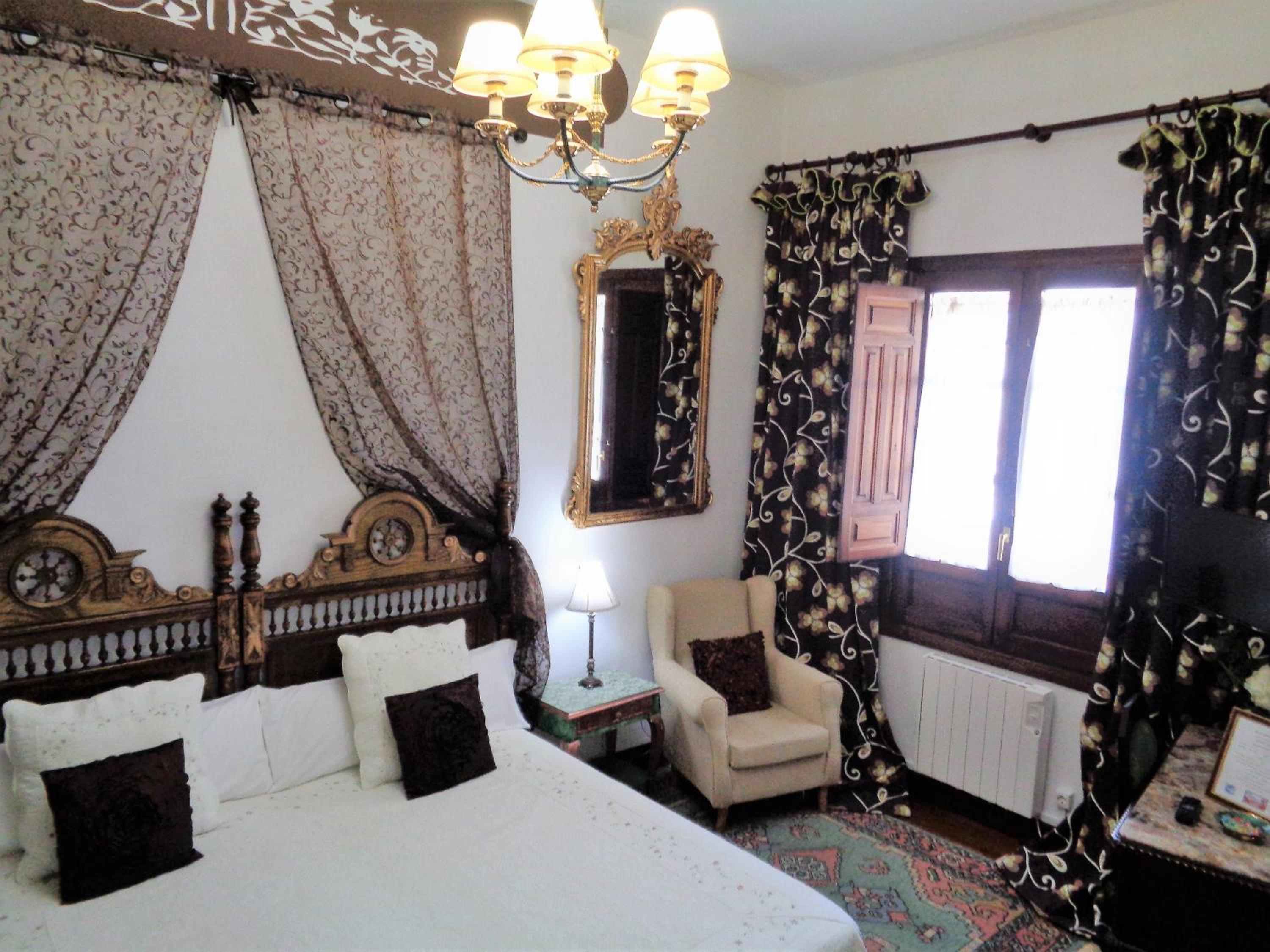 Charm Double Room - Photo 32