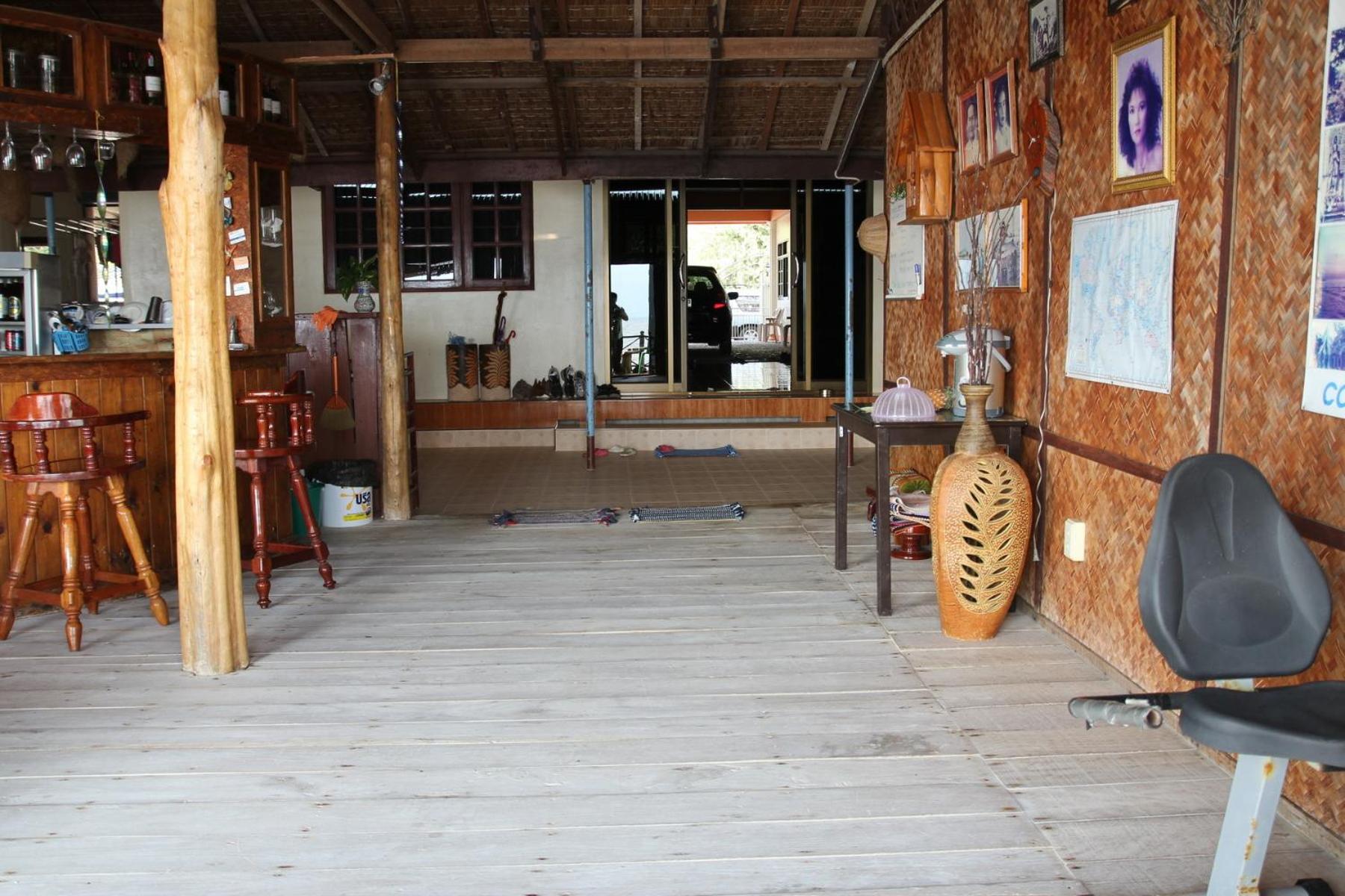 Deluxe King Room - Photo 6
