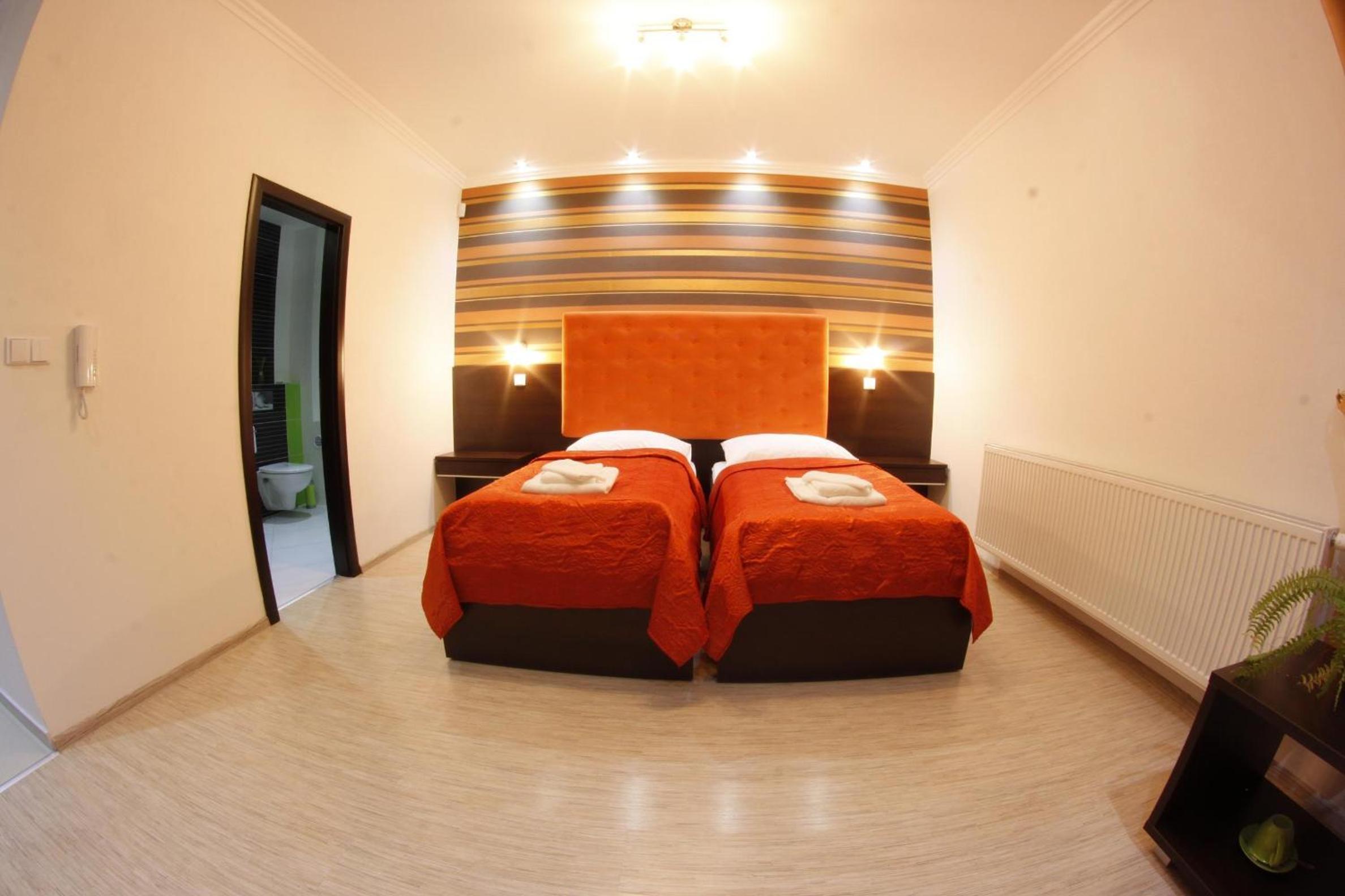 Double or Twin Room - Photo 7