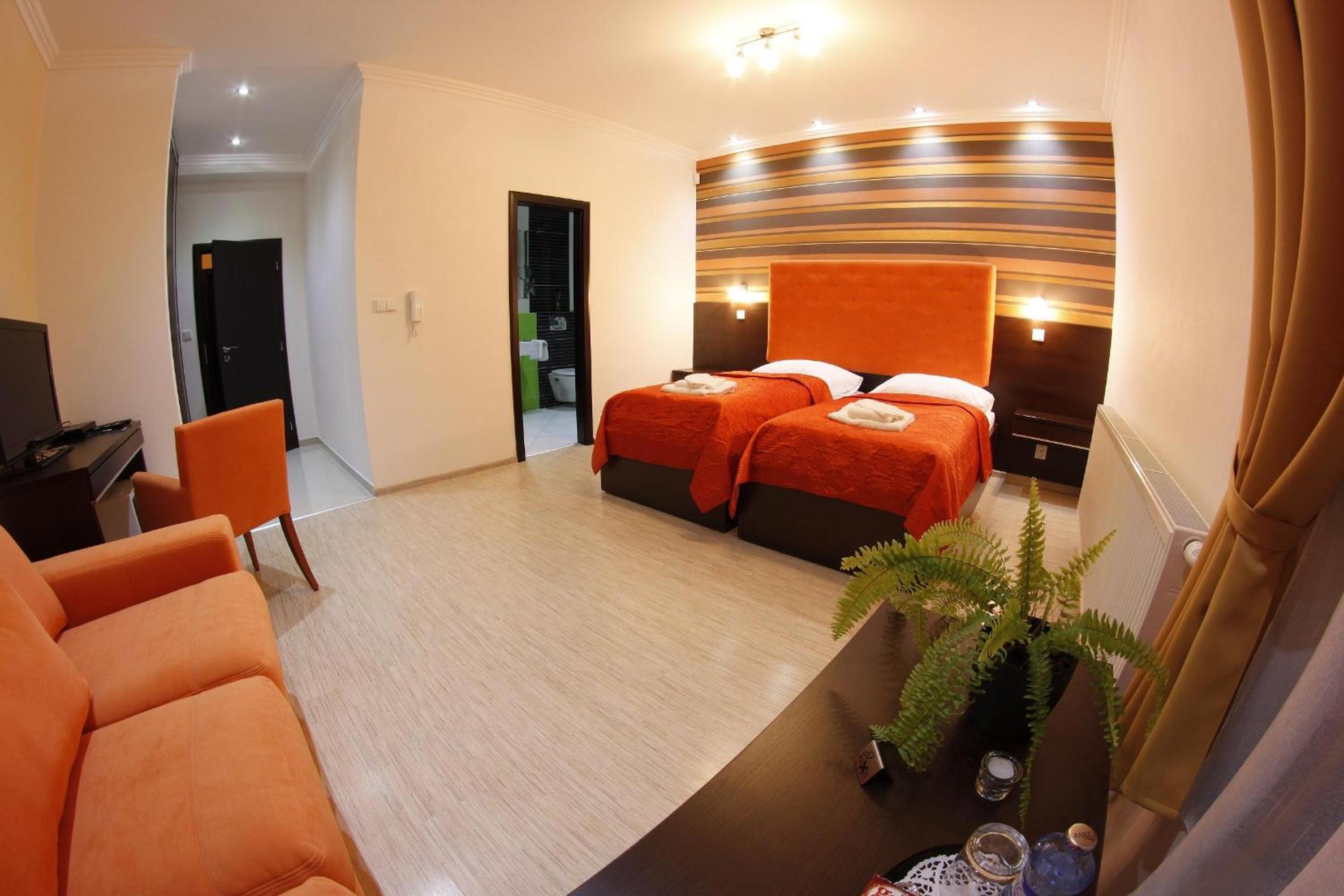 Double or Twin Room - Photo 6