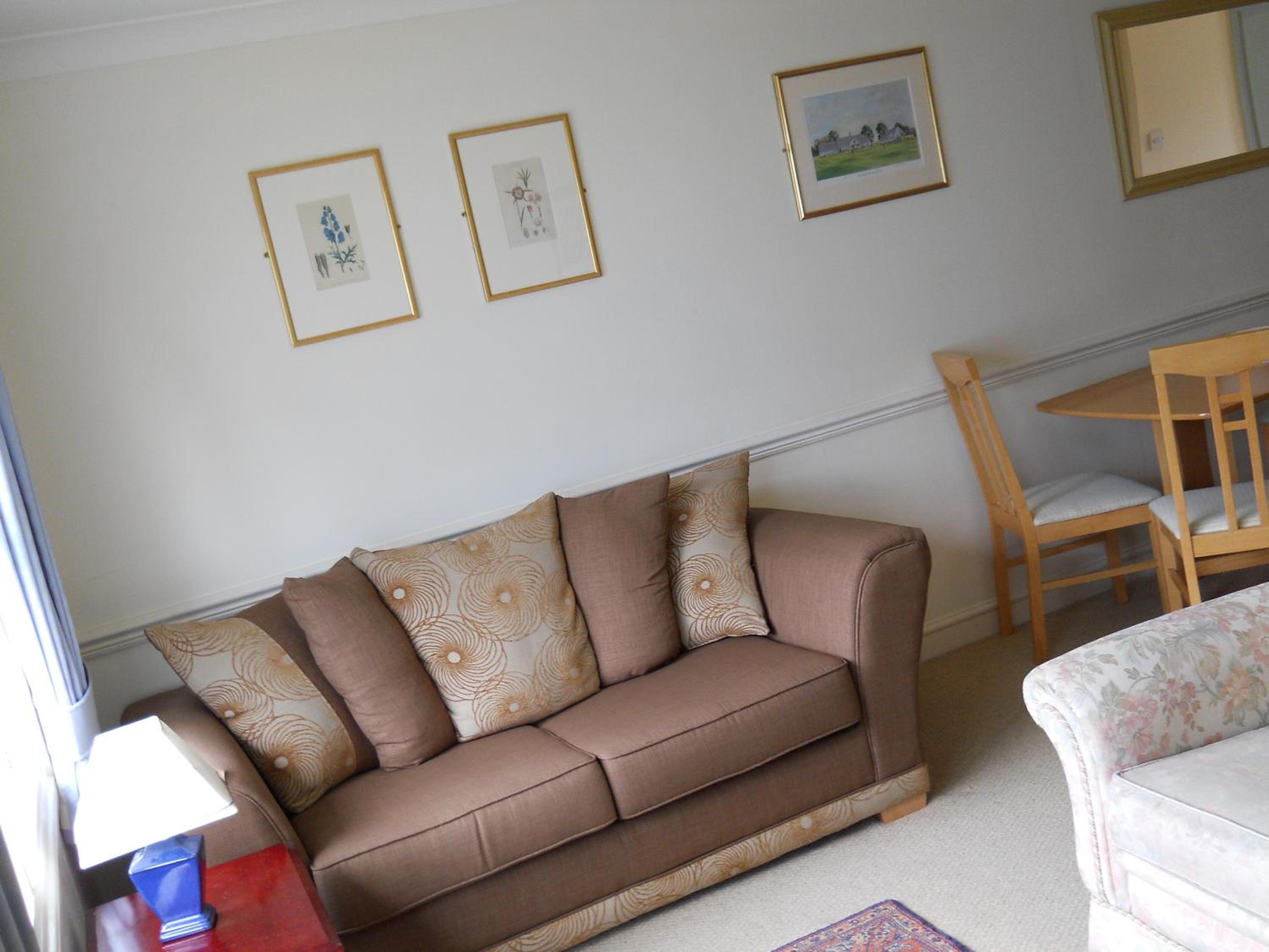 One-Bedroom Apartment - Photo 5