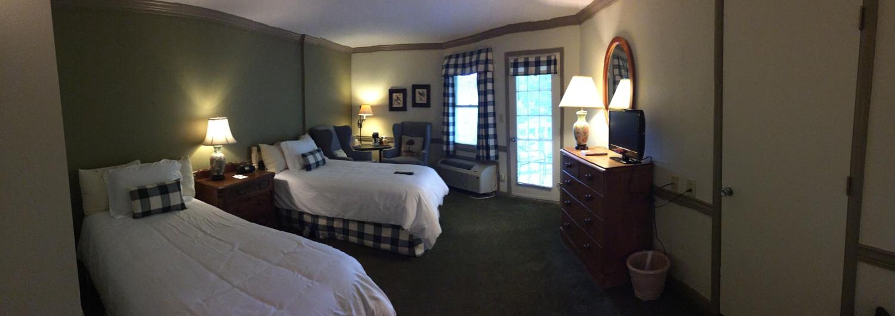 Twin Room - Non-Smoking photo 2