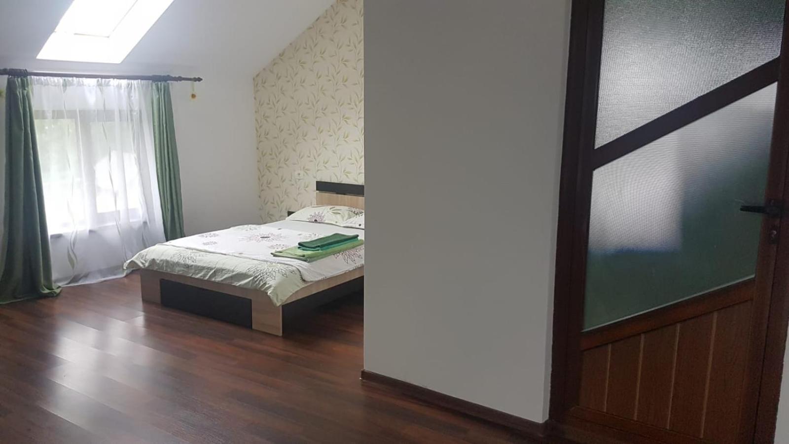 Double Room with Private Bathroom - Photo 8