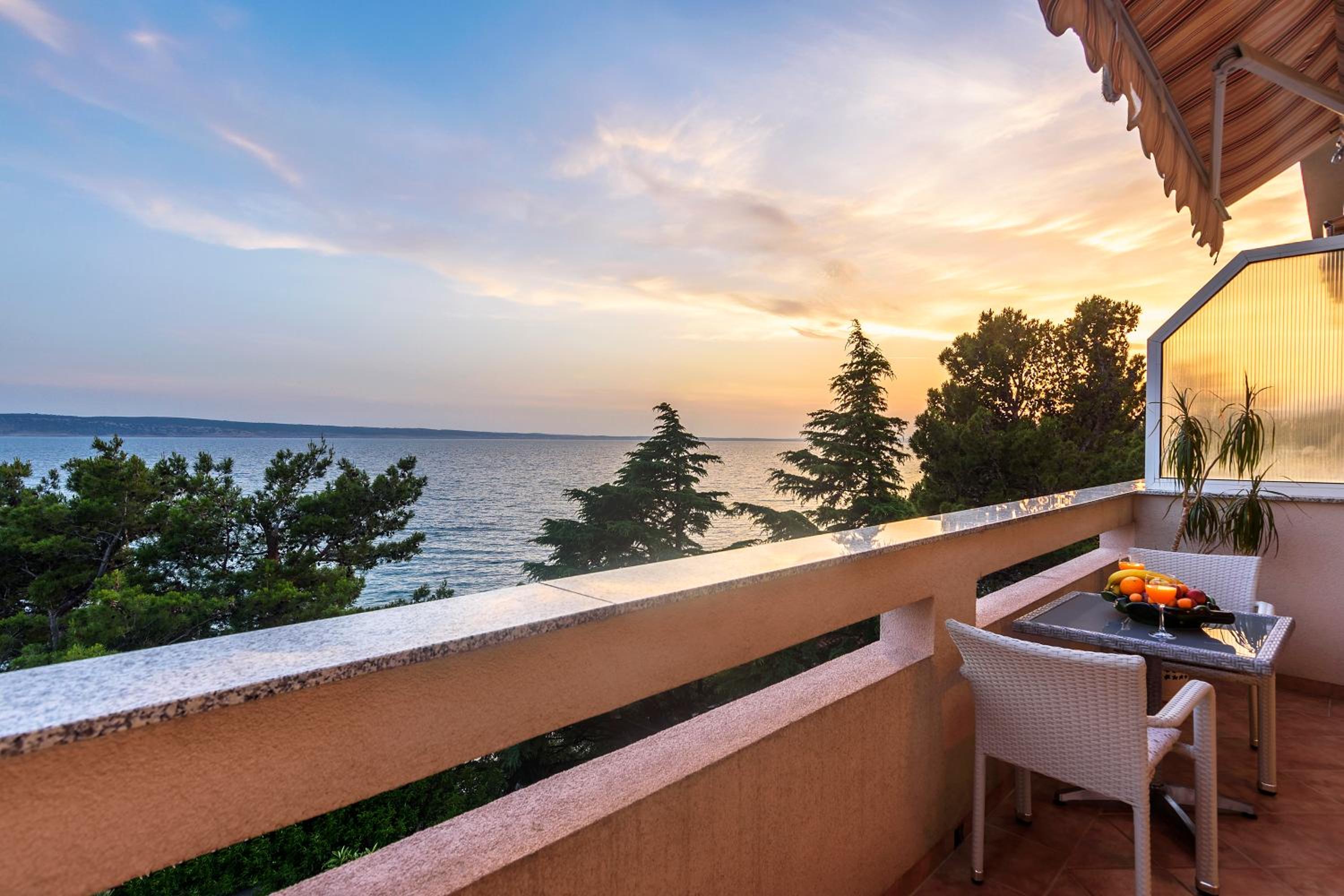 Double or Twin Room with Balcony and Sea View - Photo 3
